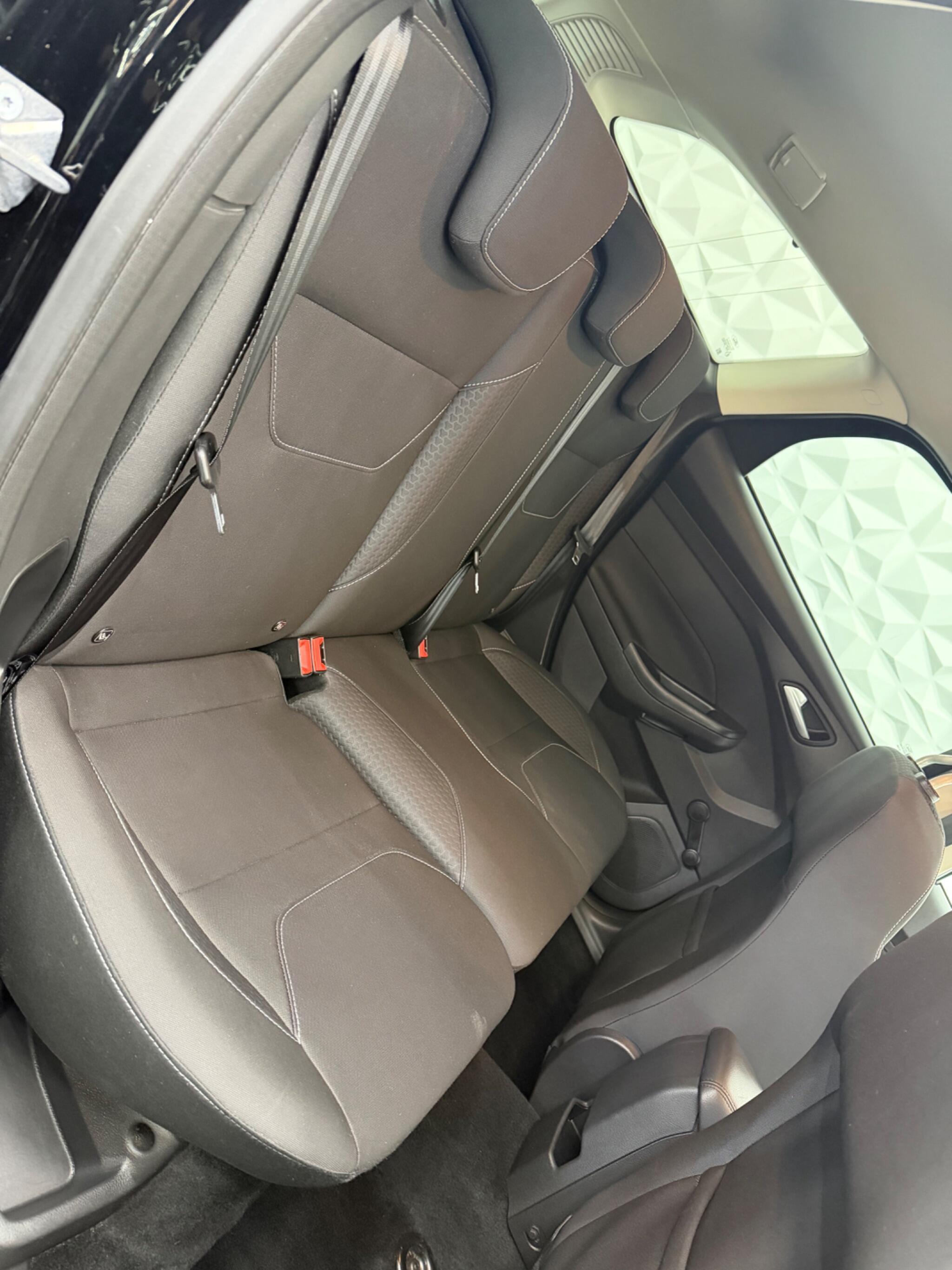 Ford Focus - Image 9