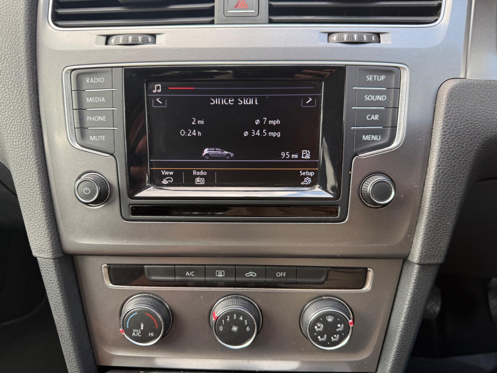 Volkswagen Golf - Image 12