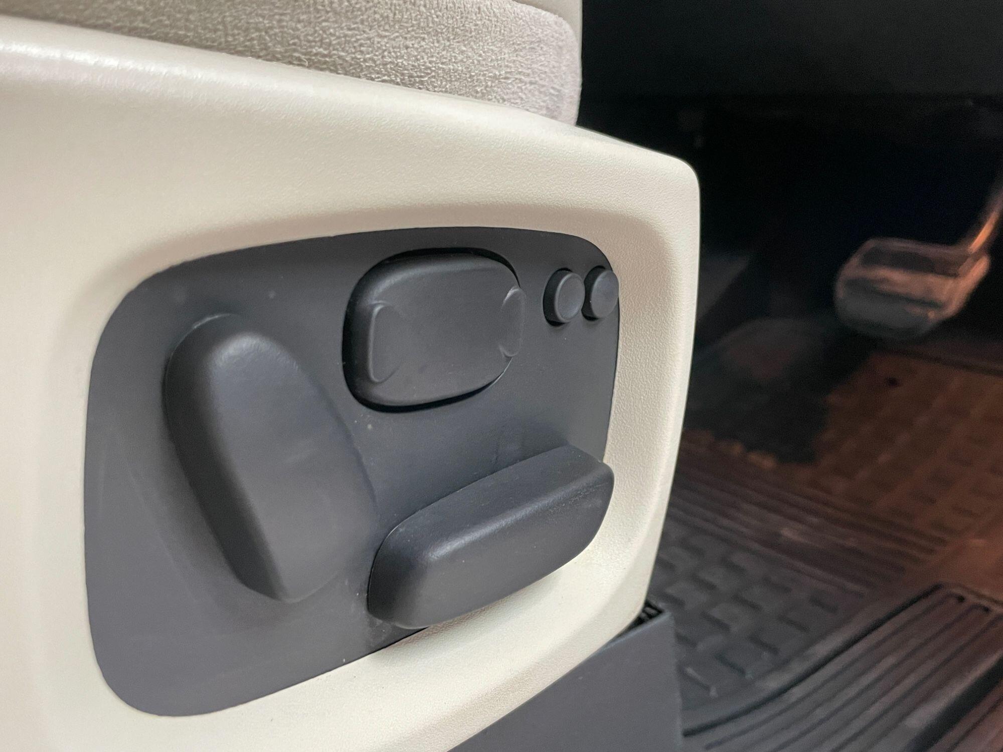 Land Rover DISCOVERY 4 - Image 27