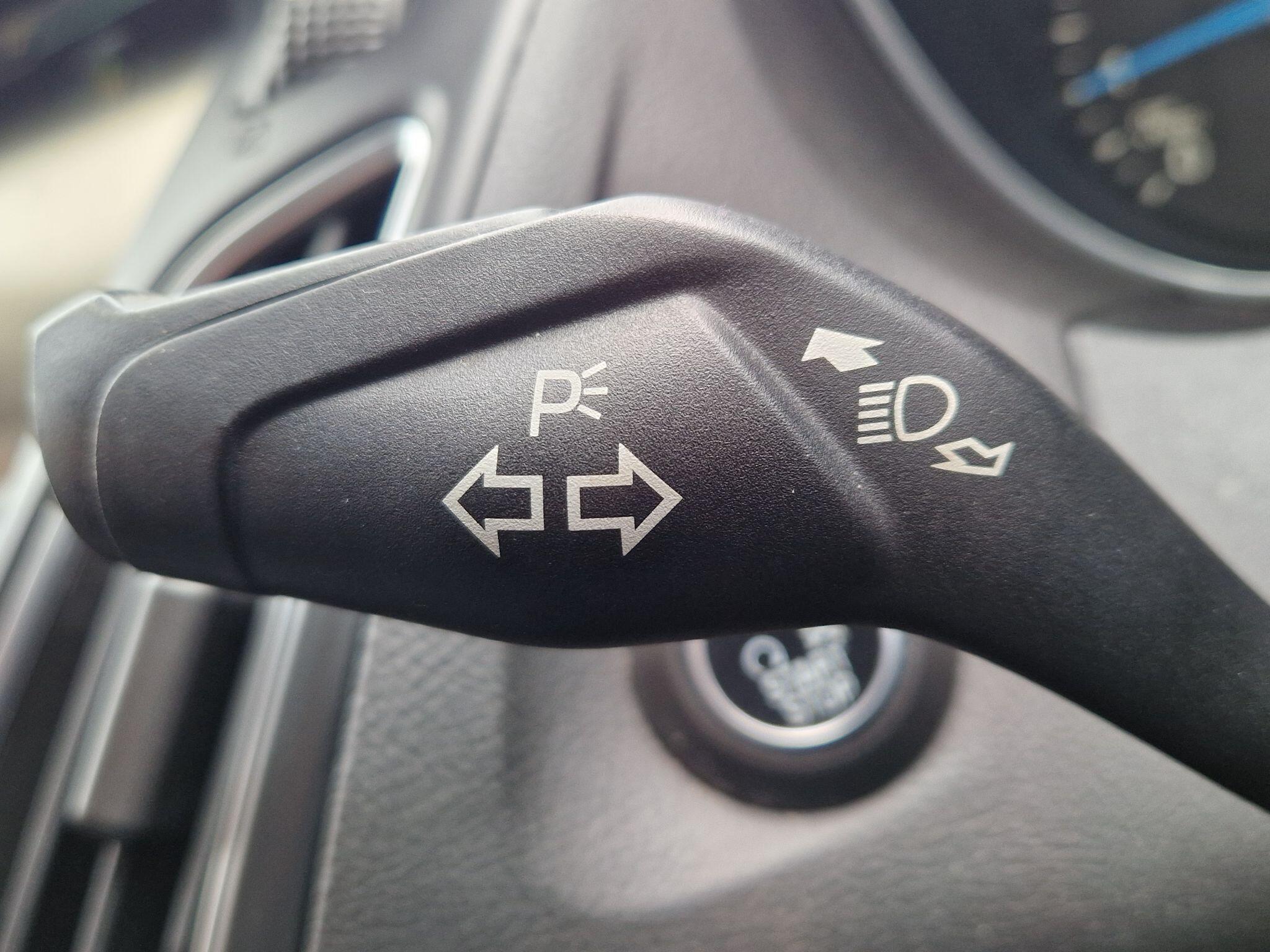 Ford Focus - Image 44