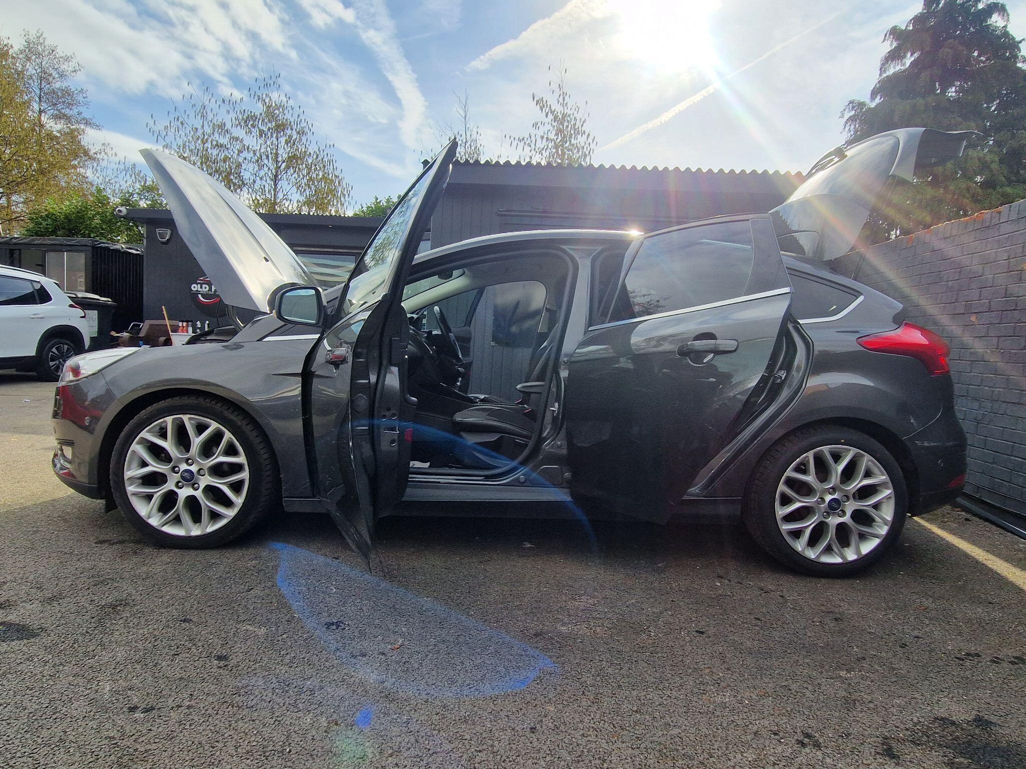 Ford Focus - Image 15