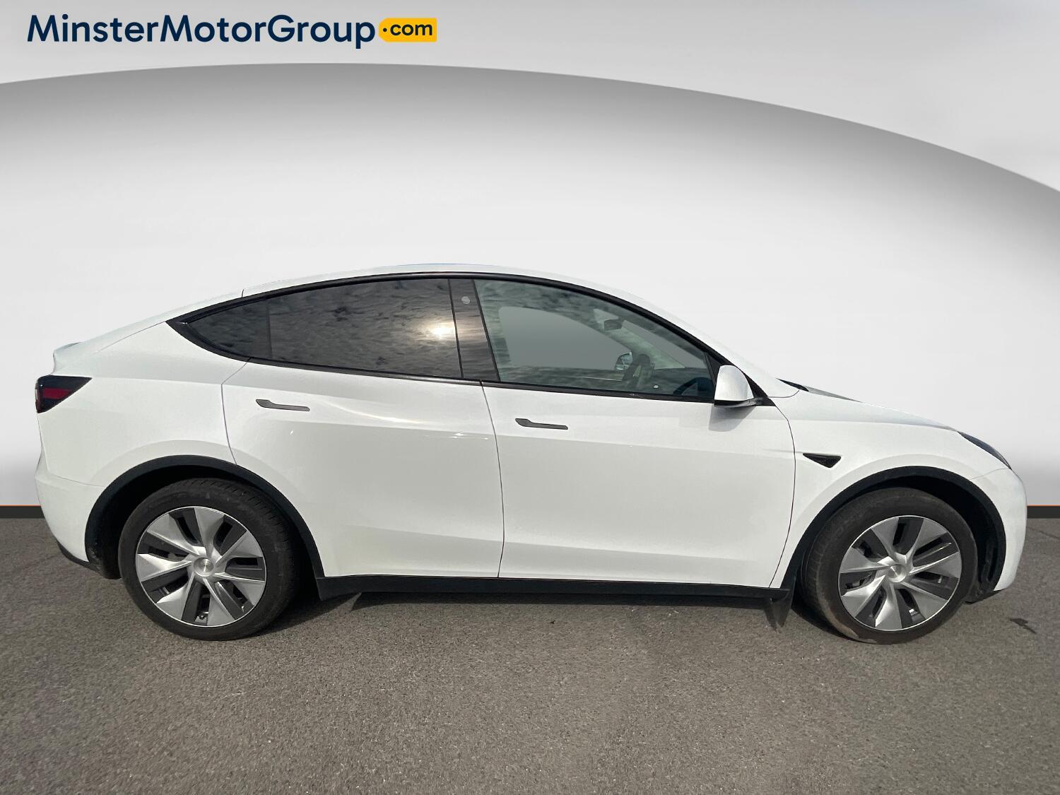 Tesla Model Y - Image 2