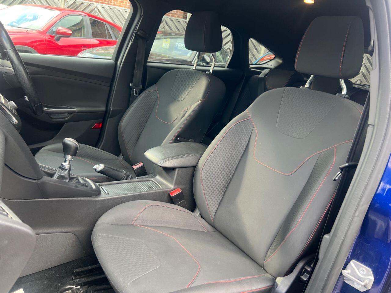 Ford Focus - Image 16