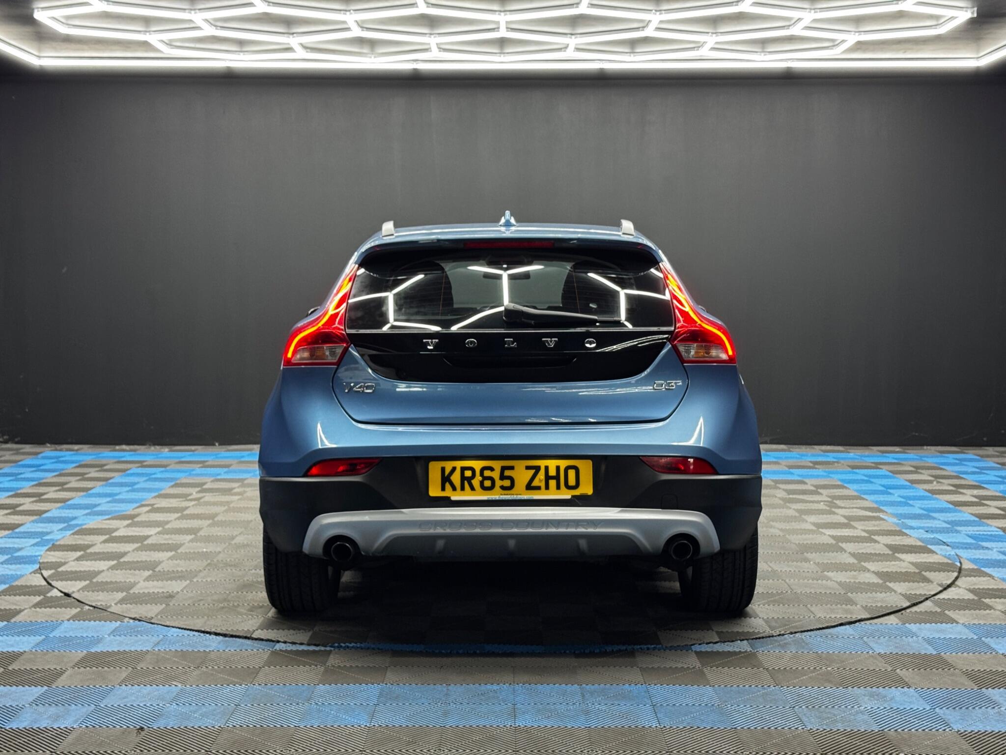 Volvo V40 CROSS COUNTRY - Image 6