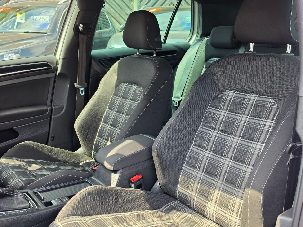 Volkswagen Golf - Image 16