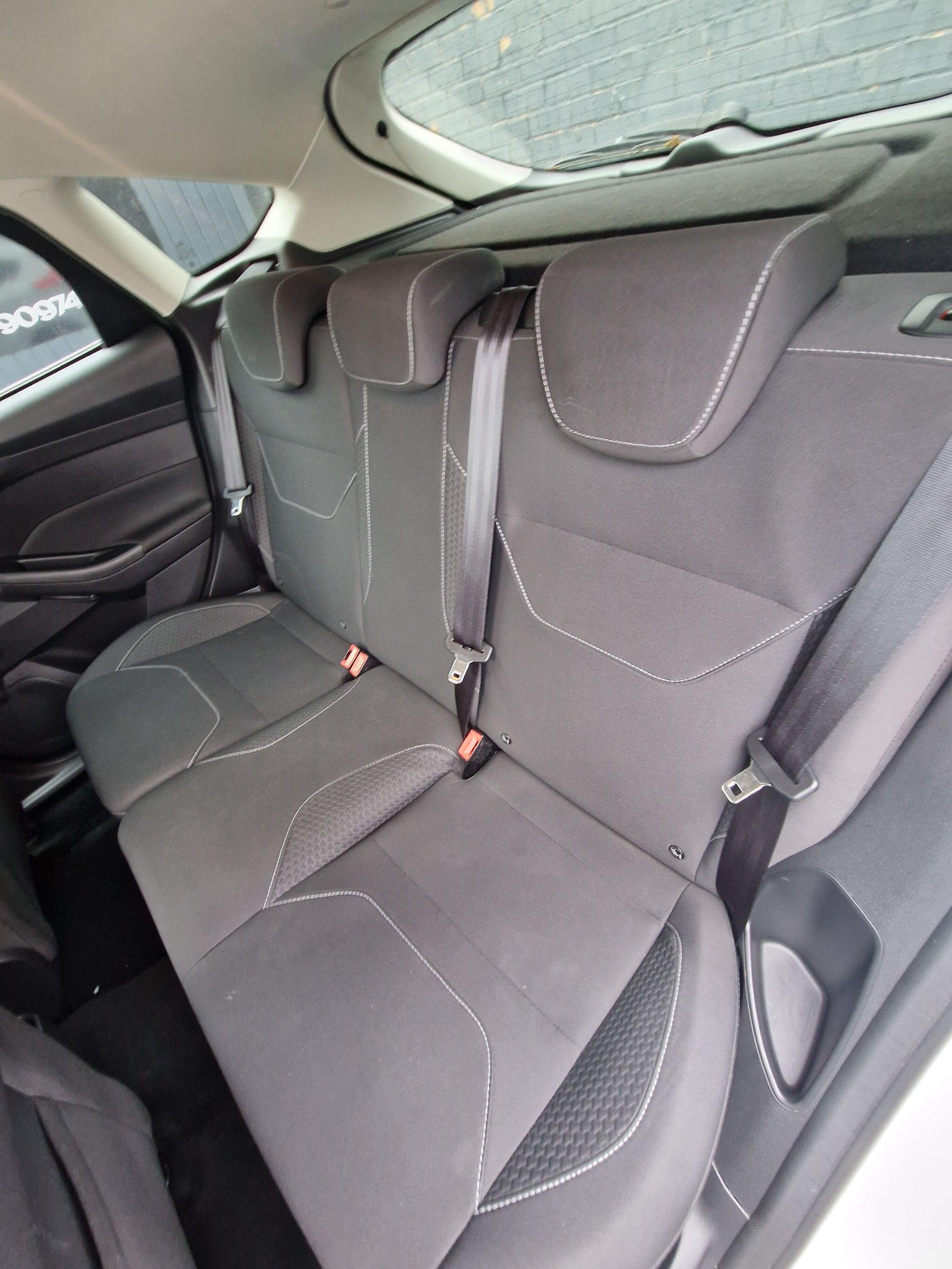 Ford Focus - Image 39