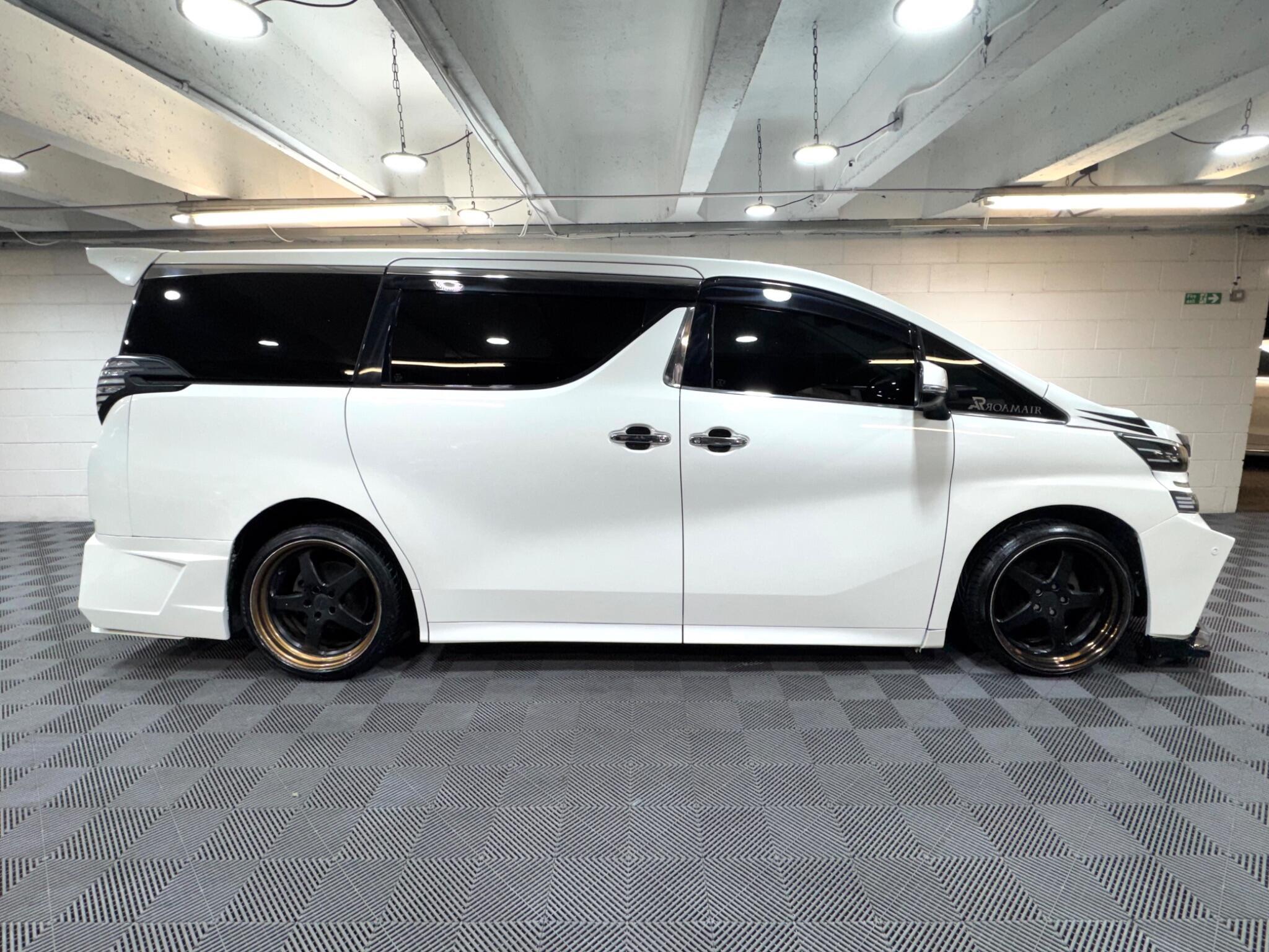 Toyota Vellfire - Image 5