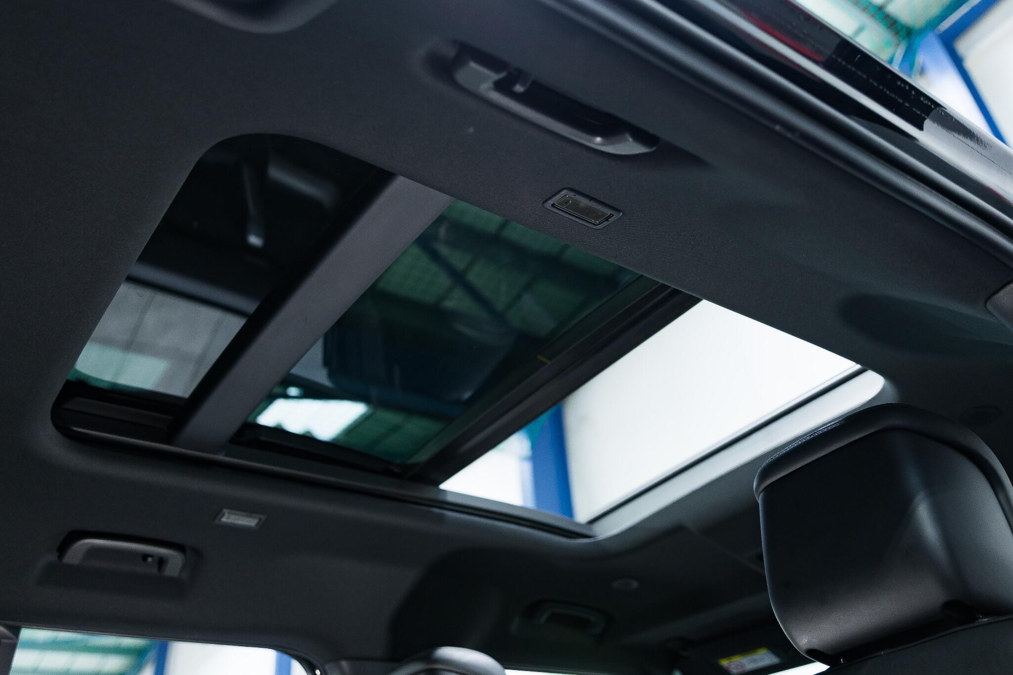 Land Rover Defender 110 - Image 49