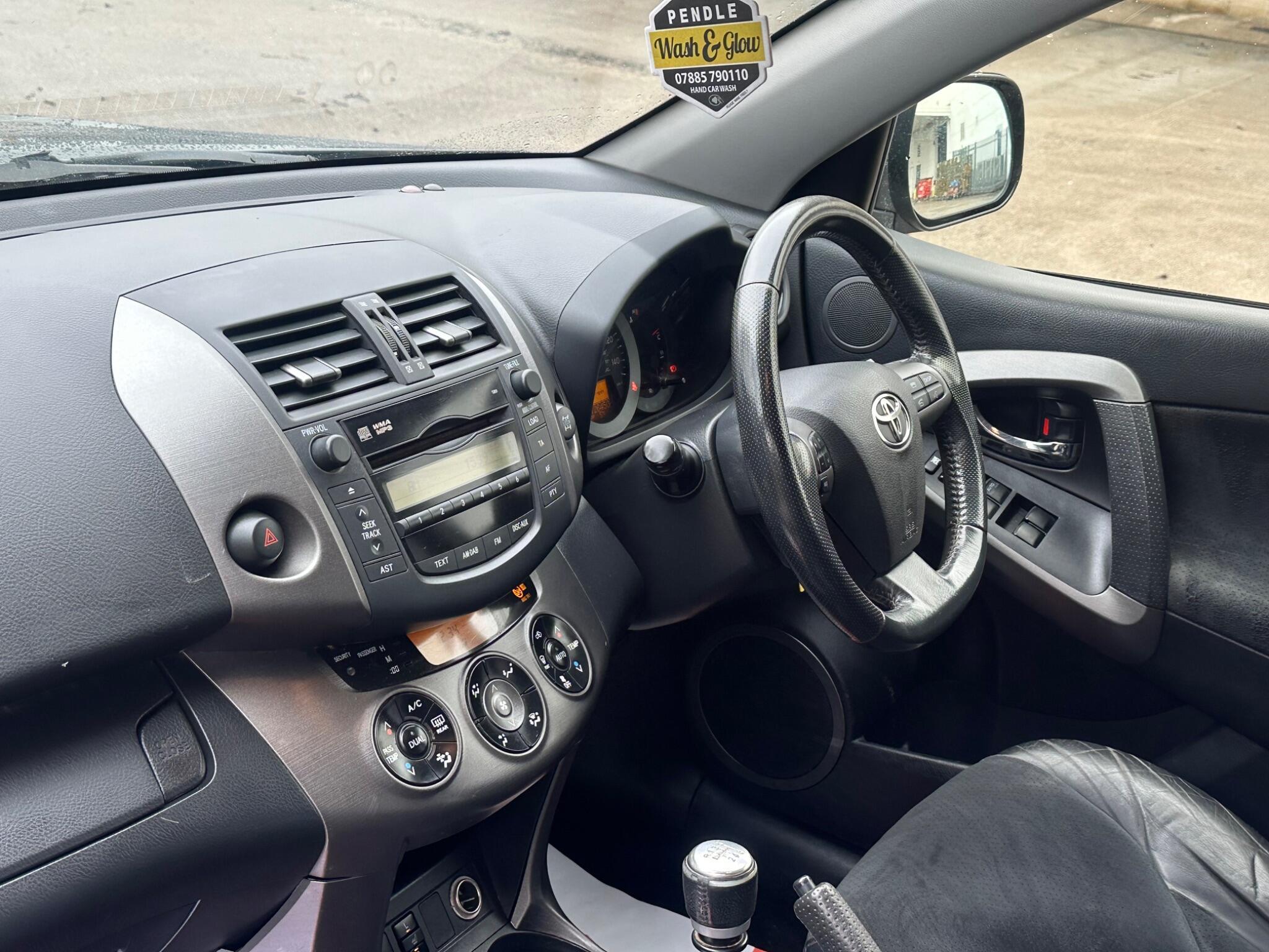 Toyota RAV4 - Image 40