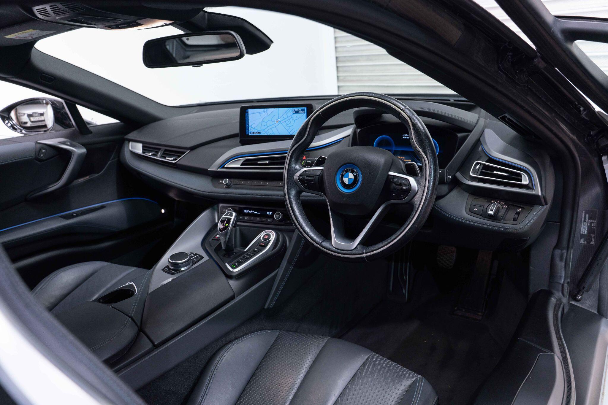 BMW i8 - Image 12