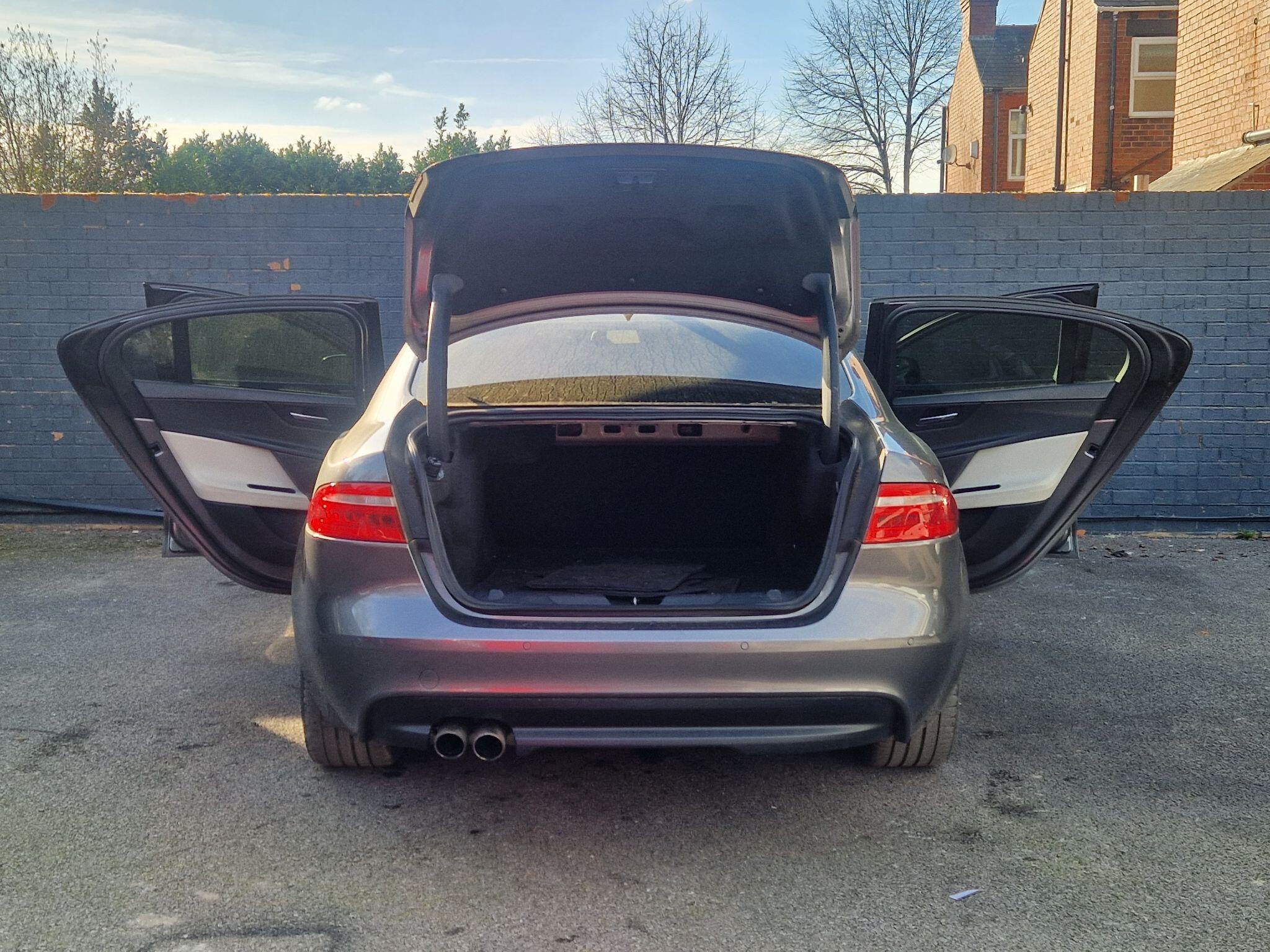 Jaguar XE - Image 20