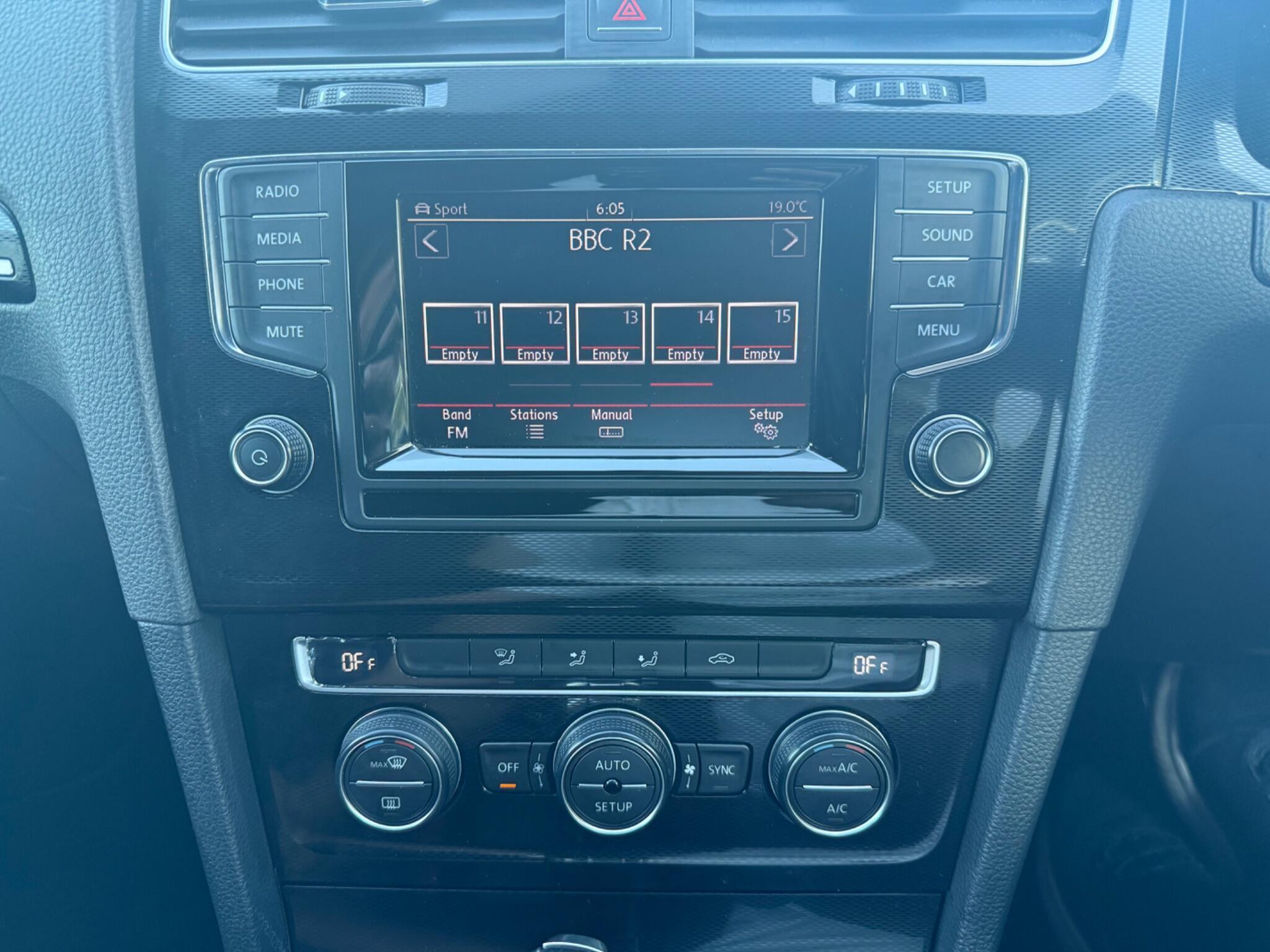 Volkswagen Golf - Image 13