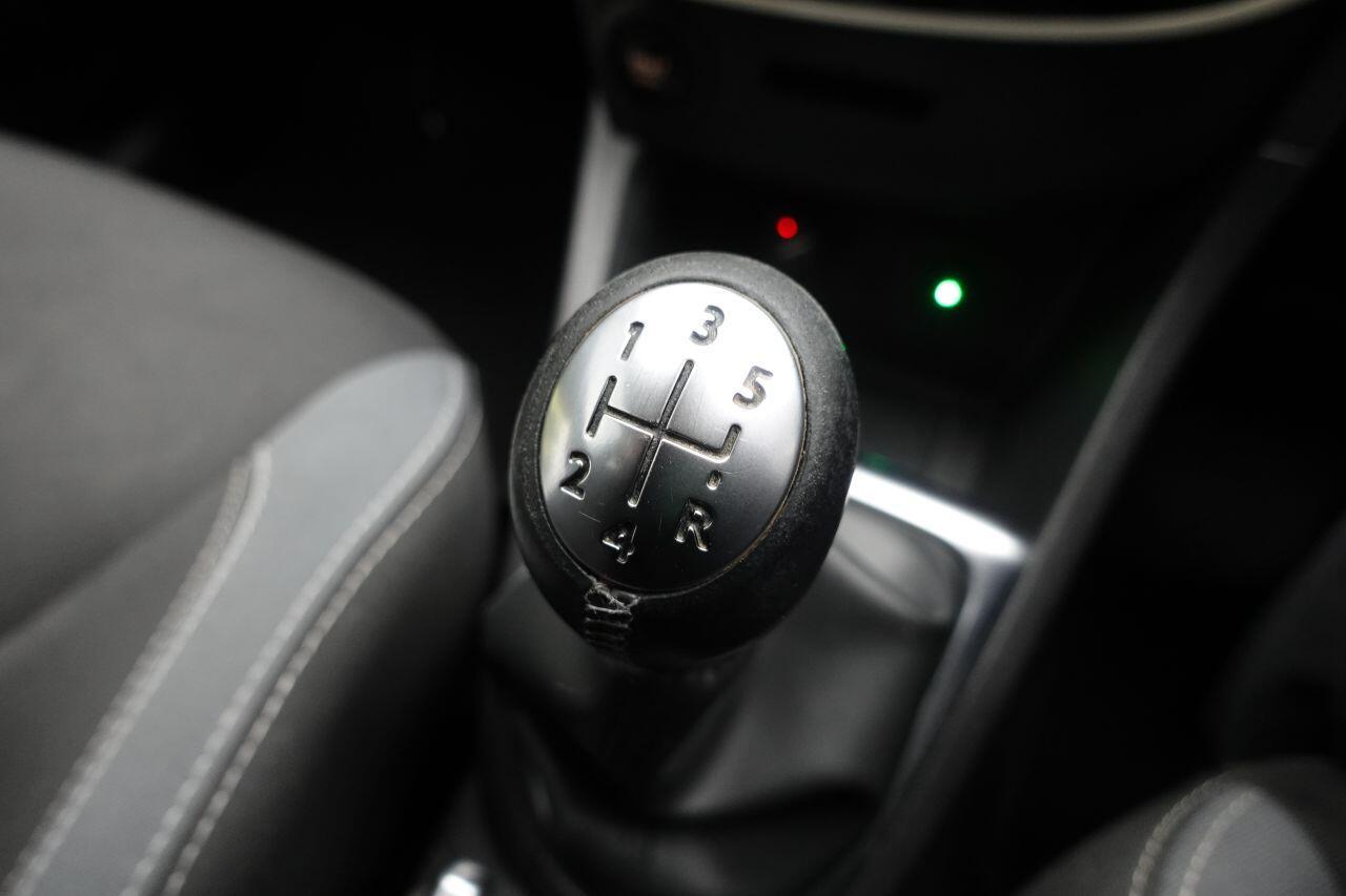 Renault Clio - Image 37