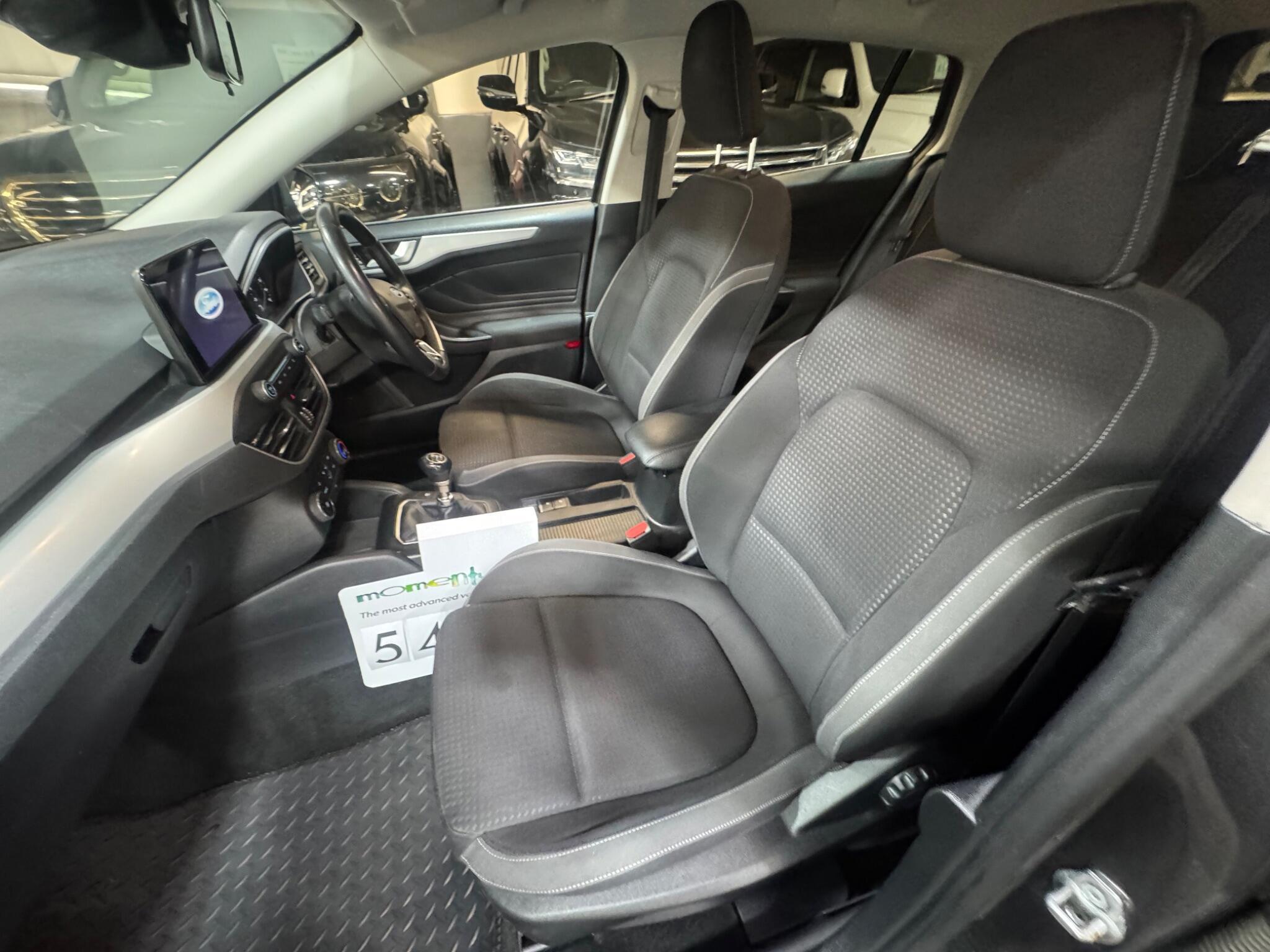Ford Focus - Image 9