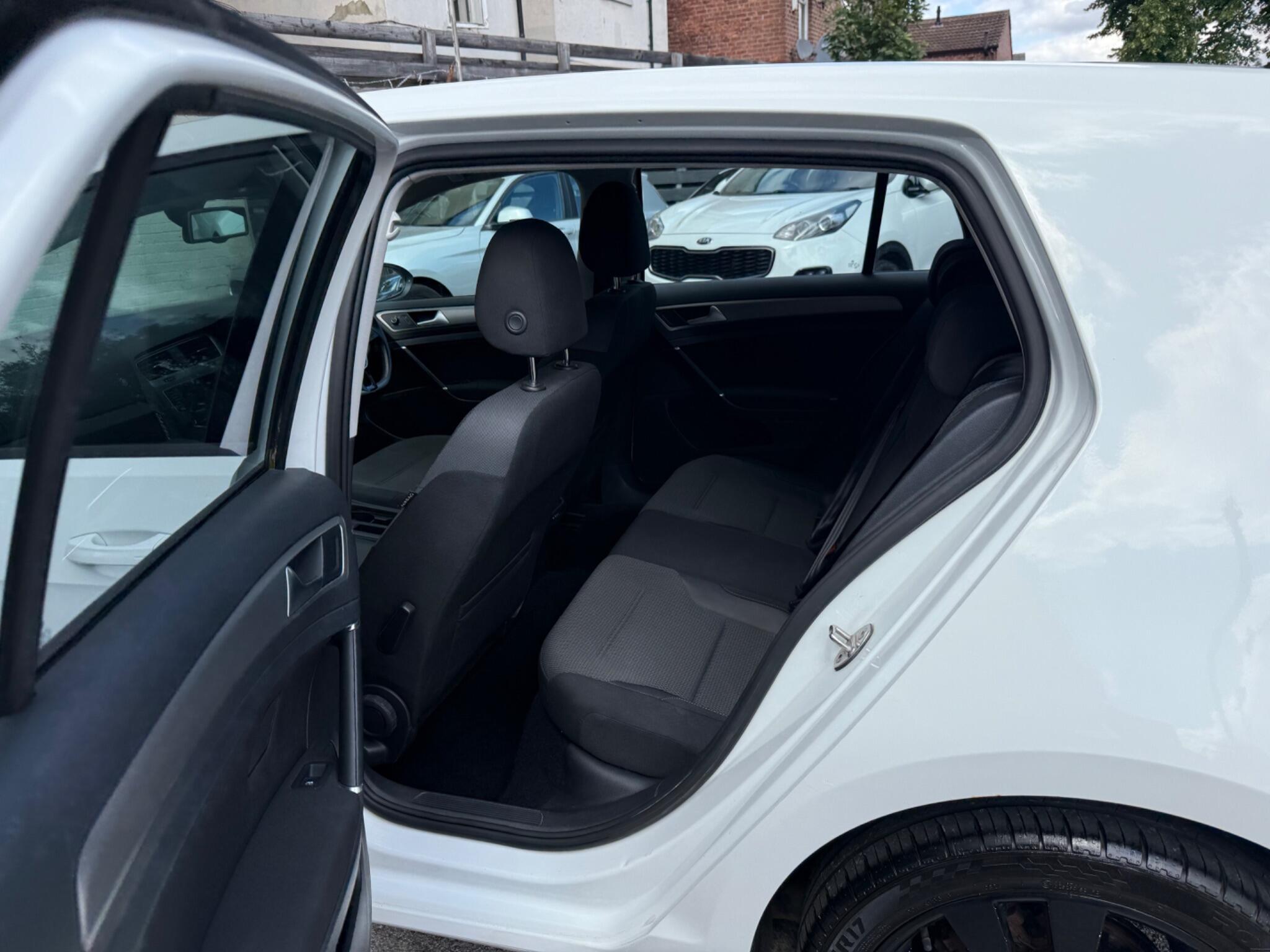 Volkswagen Golf - Image 19