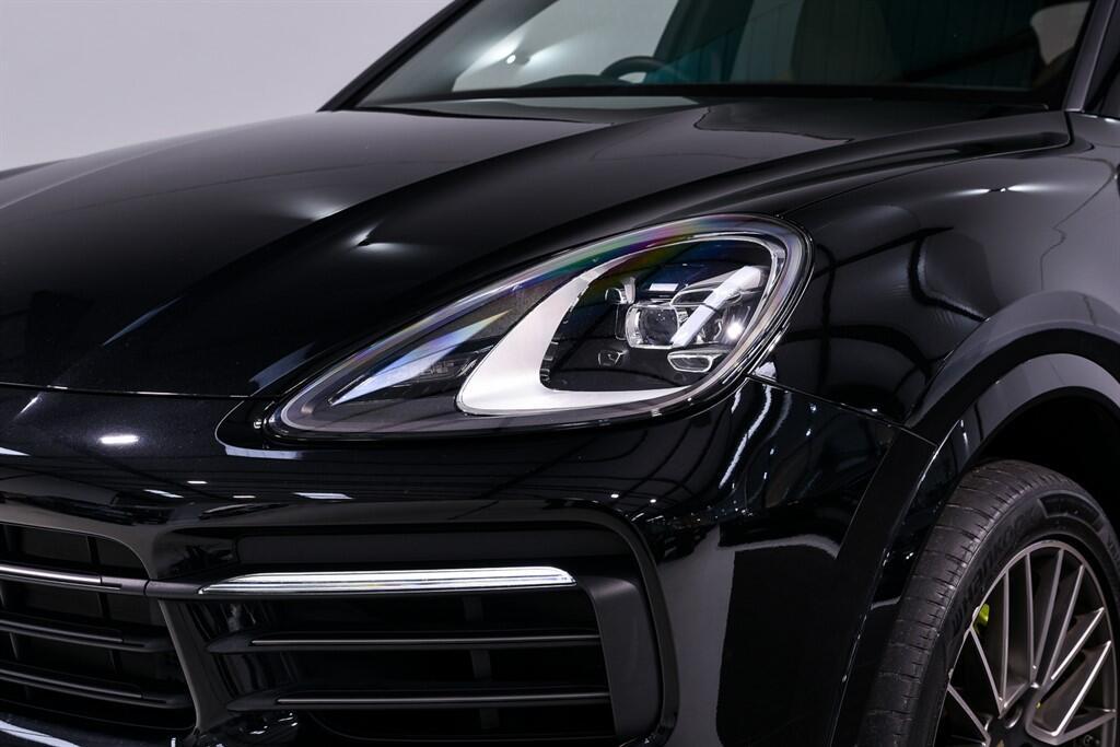 Porsche Cayenne - Image 10