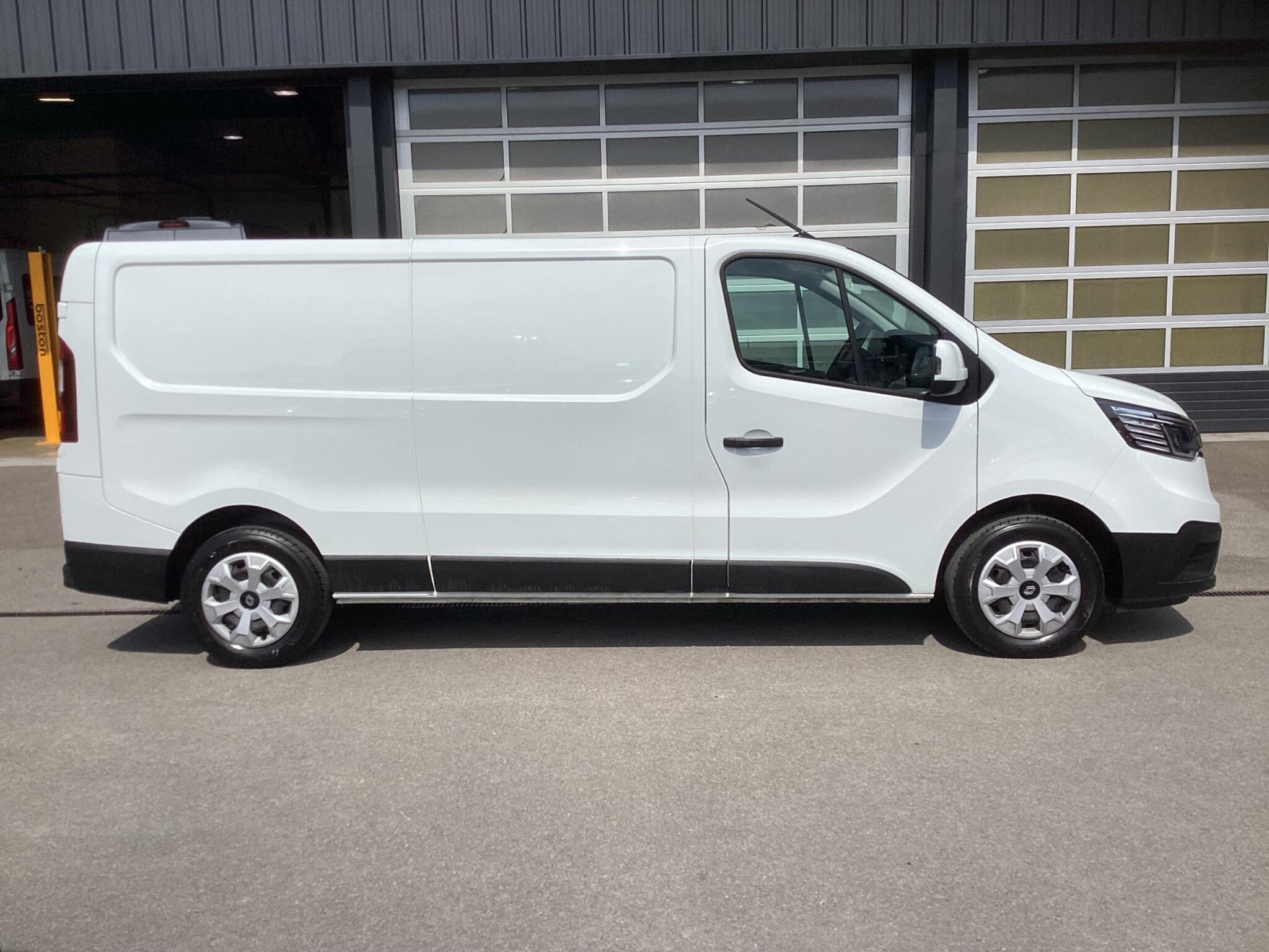 Renault Trafic - Image 8