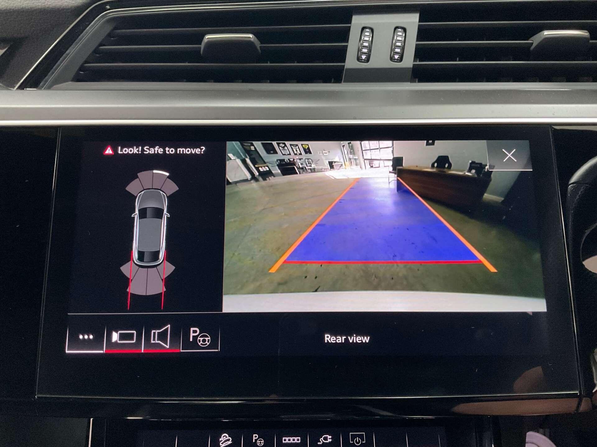 Audi E-Tron - Image 14