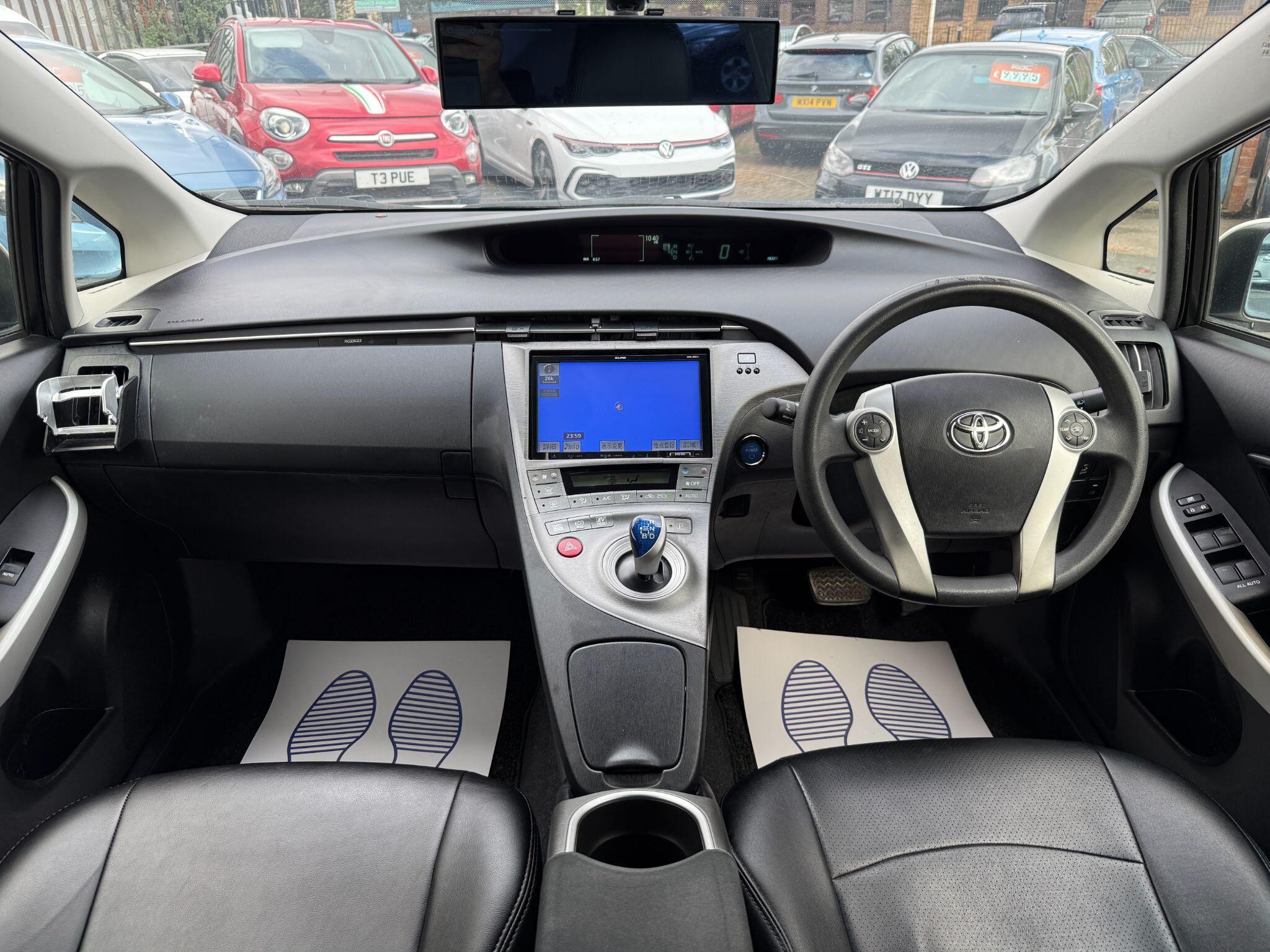 Toyota Prius - Image 34