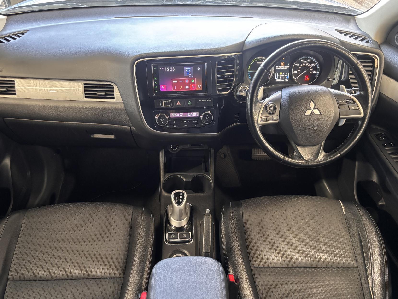 Mitsubishi Outlander - Image 19