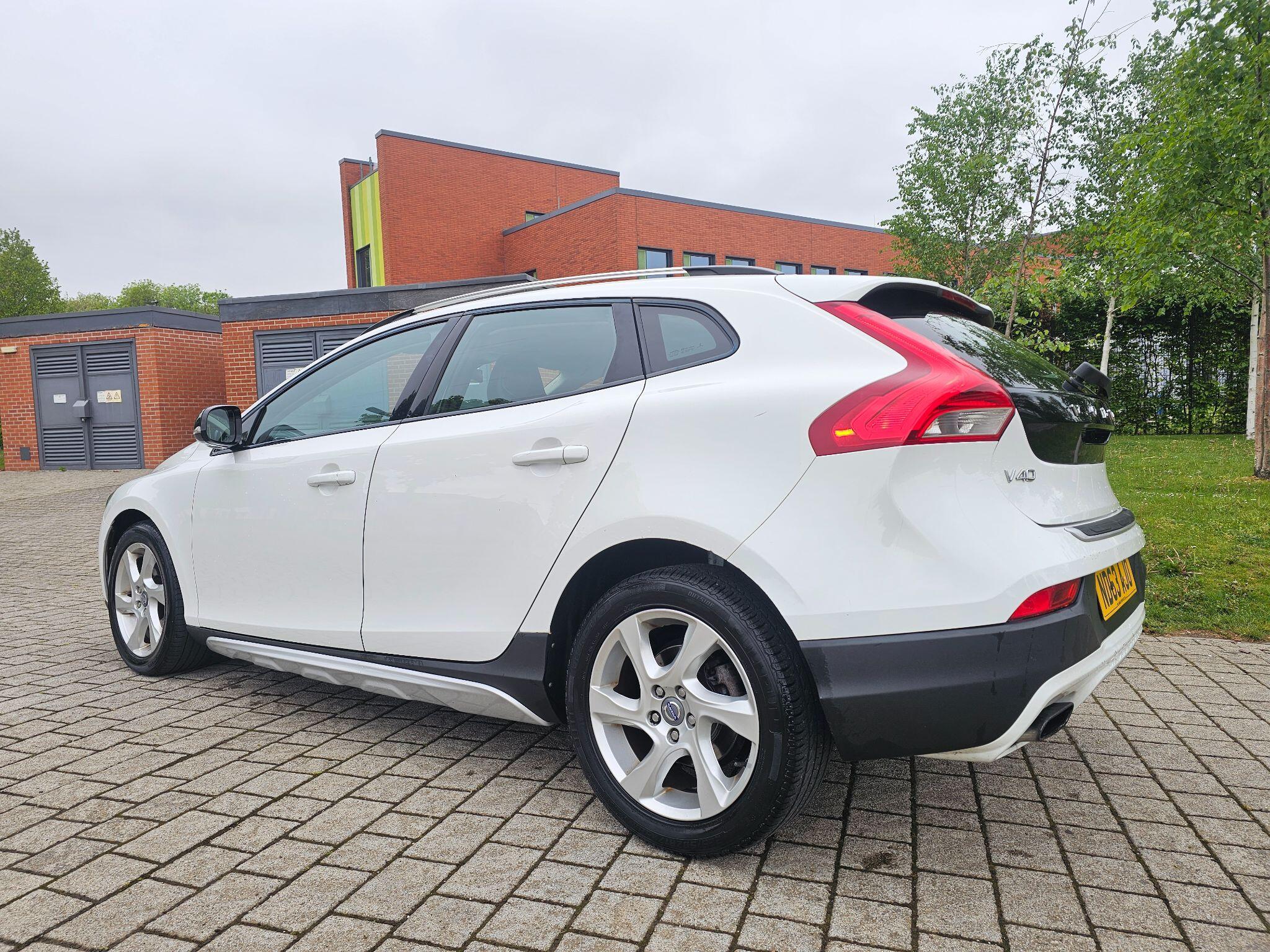 Volvo V40 CROSS COUNTRY - Image 24