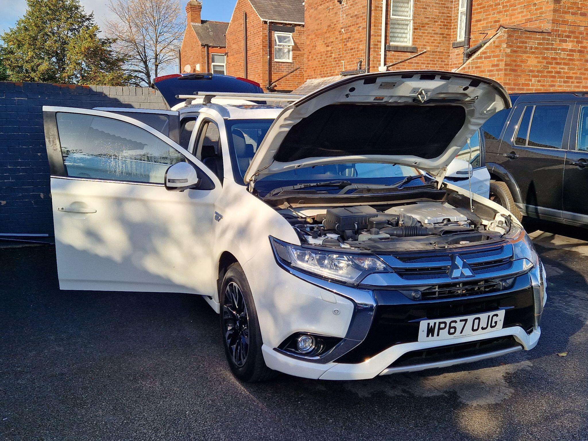 Mitsubishi Outlander - Image 12