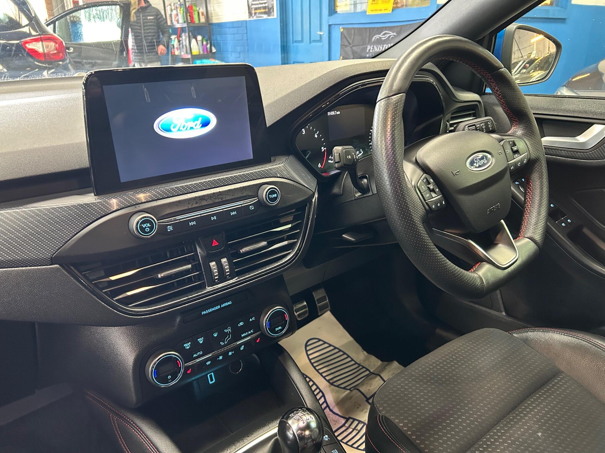 Ford Focus - Image 24