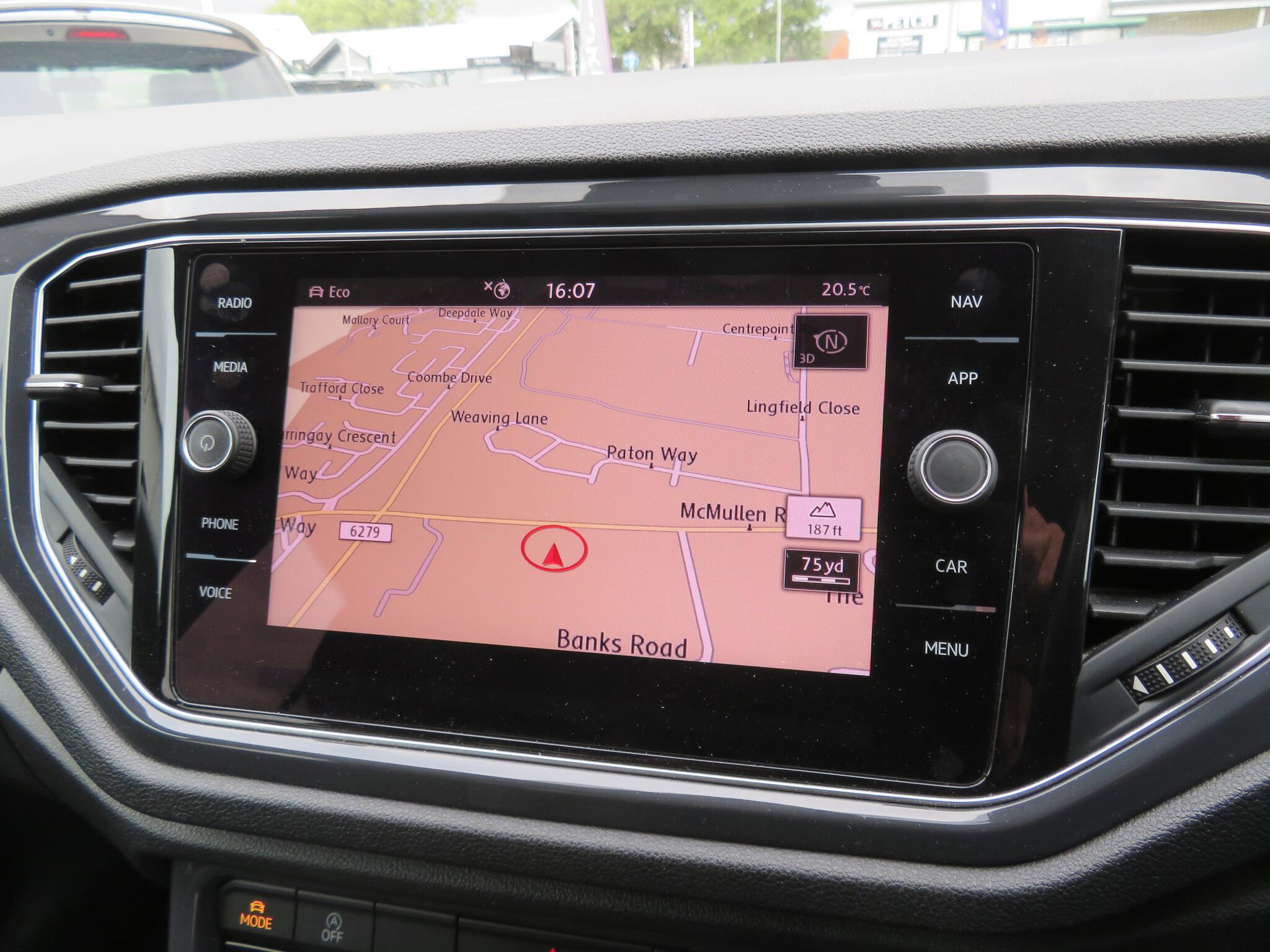 Volkswagen T-Roc - Image 18