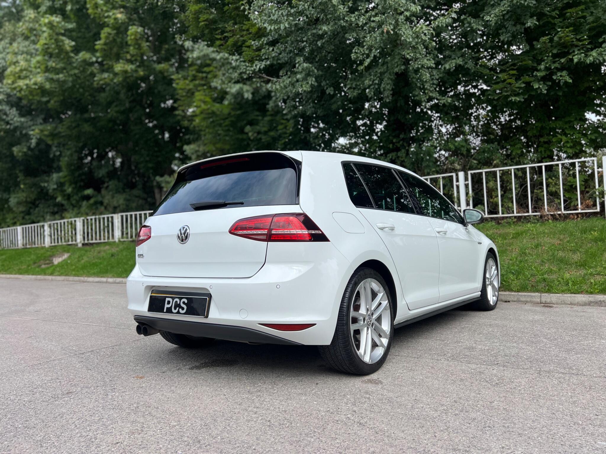 Volkswagen Golf - Image 12