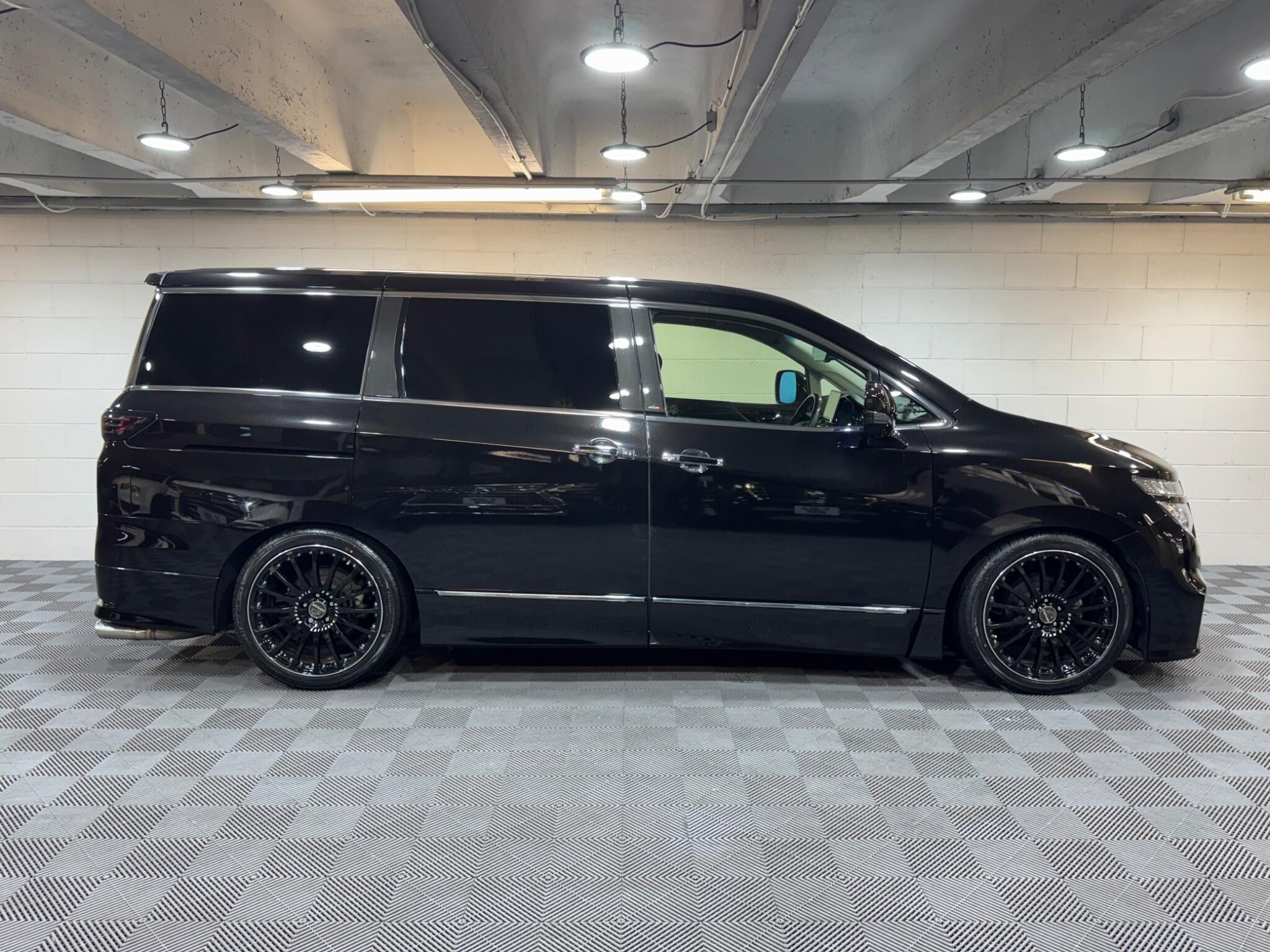 Nissan Elgrand - Image 5