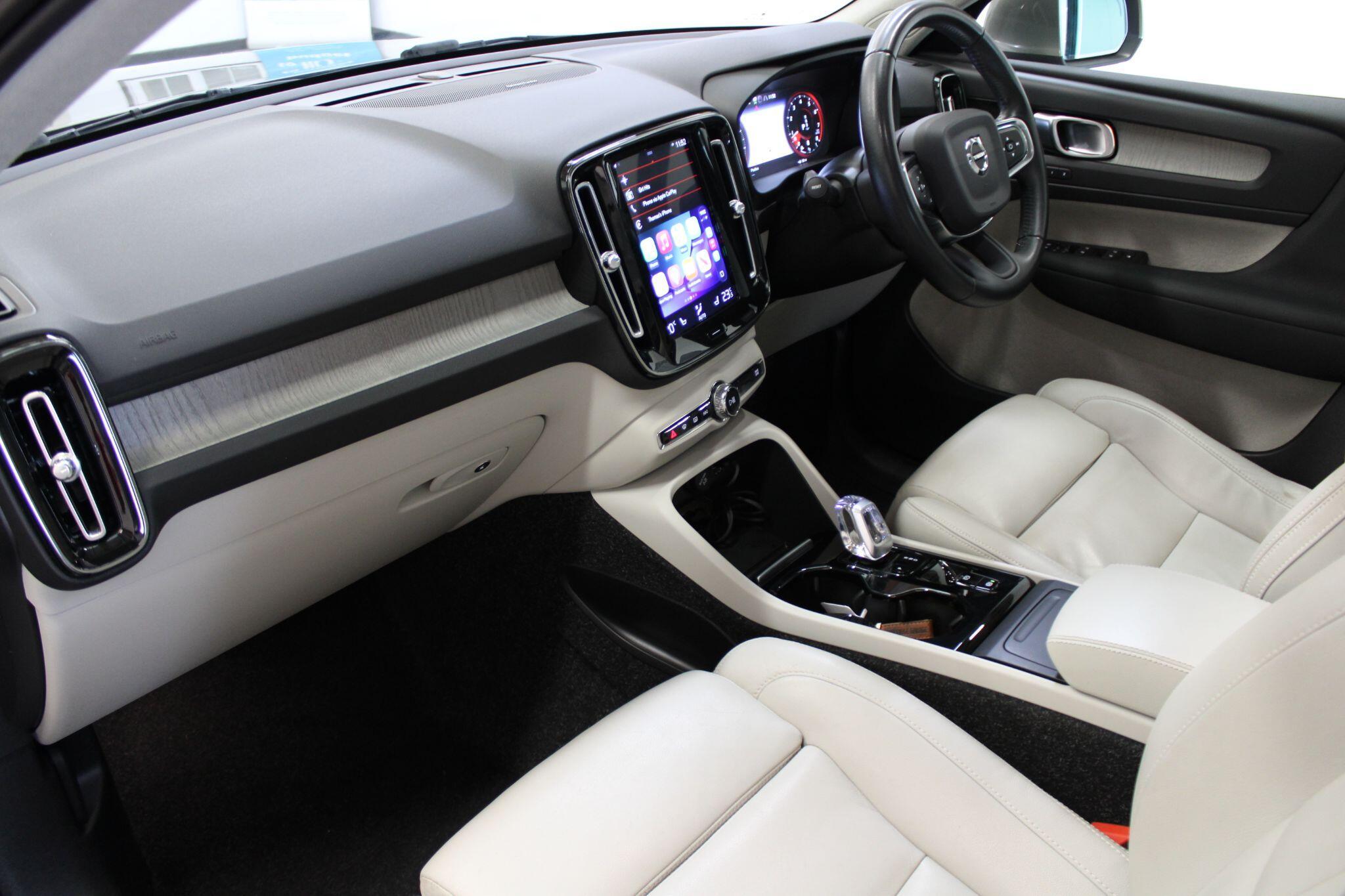 Volvo XC40 - Image 2