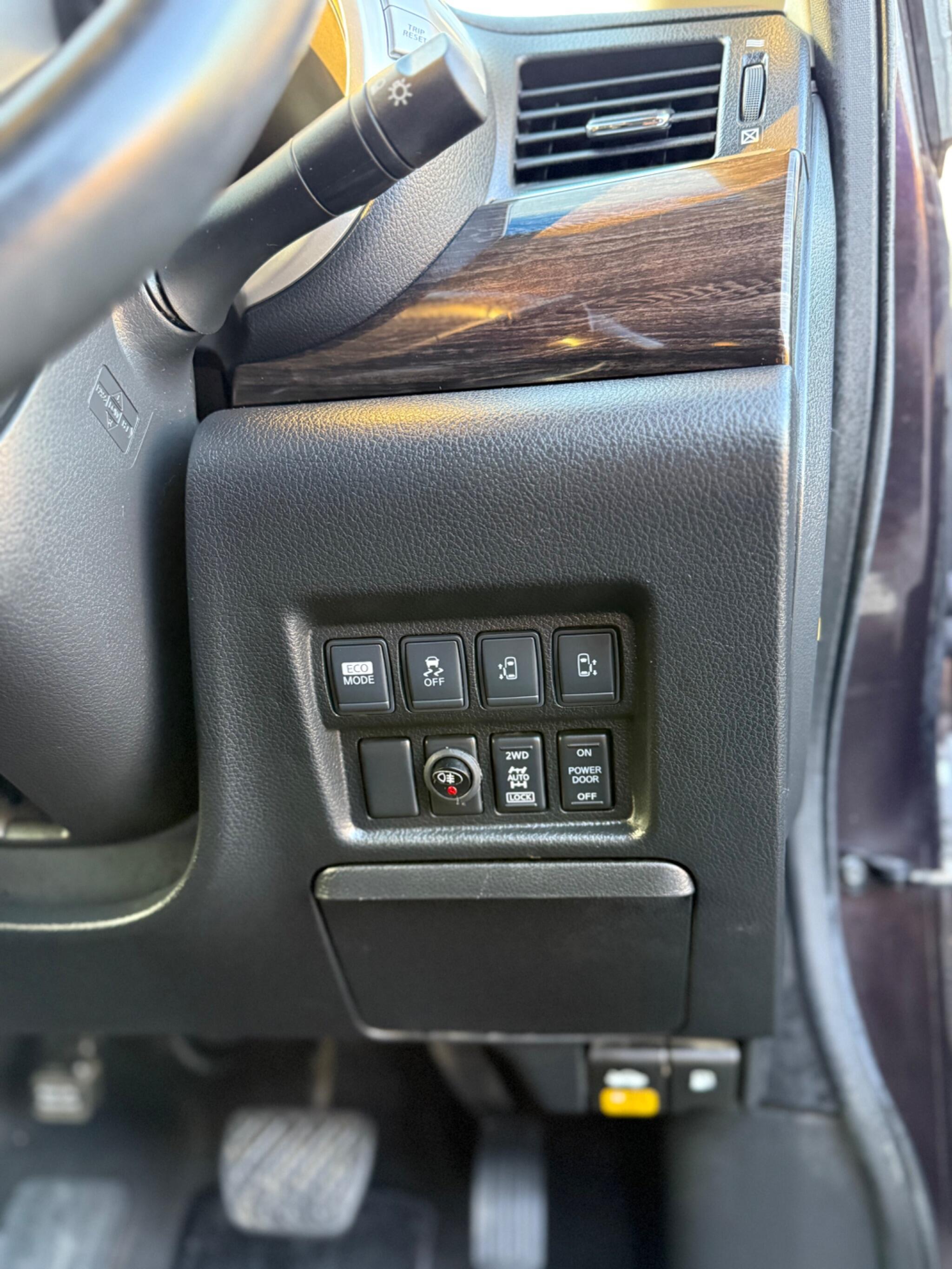 Nissan Elgrand - Image 45