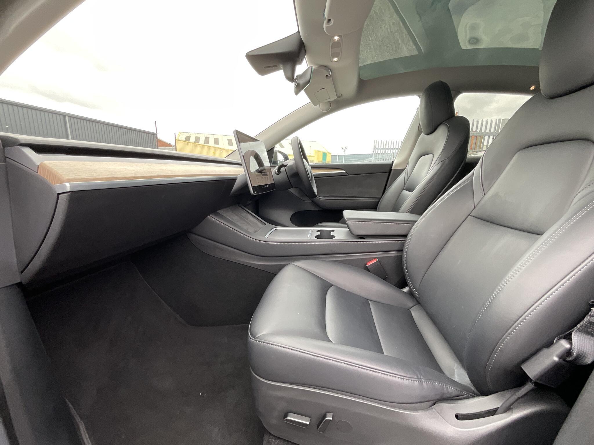 Tesla Model Y - Image 19