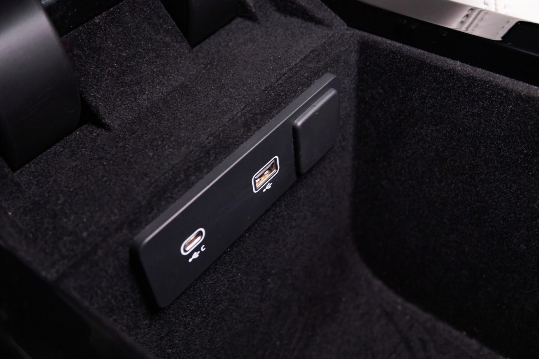 Land Rover Range Rover Velar - Image 49