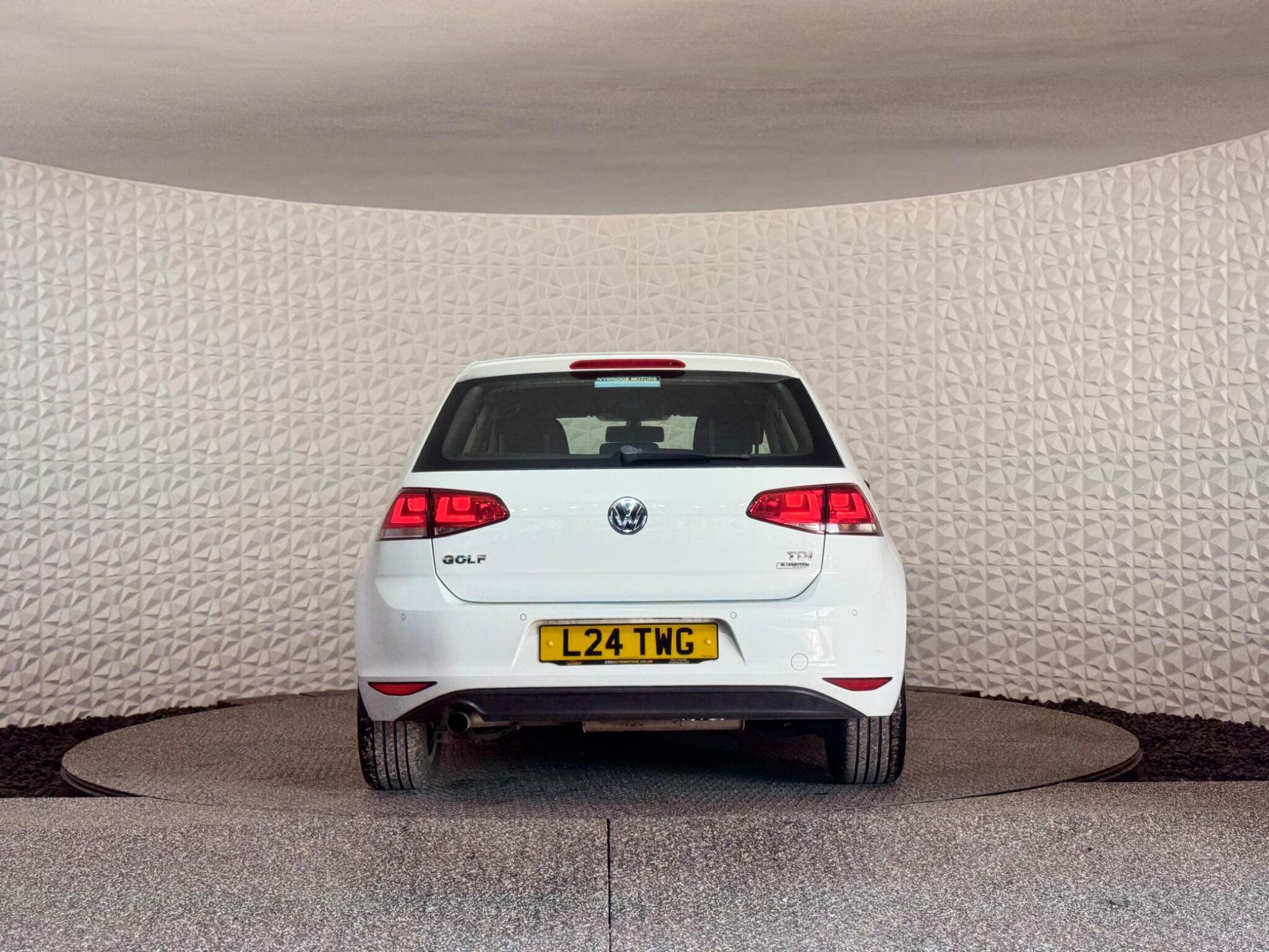 Volkswagen Golf - Image 14