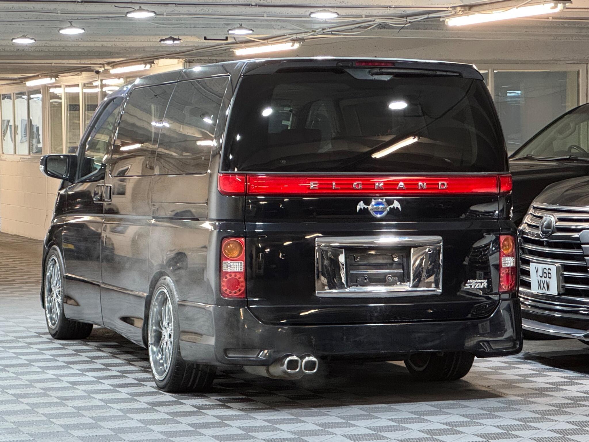 Nissan Elgrand - Image 3