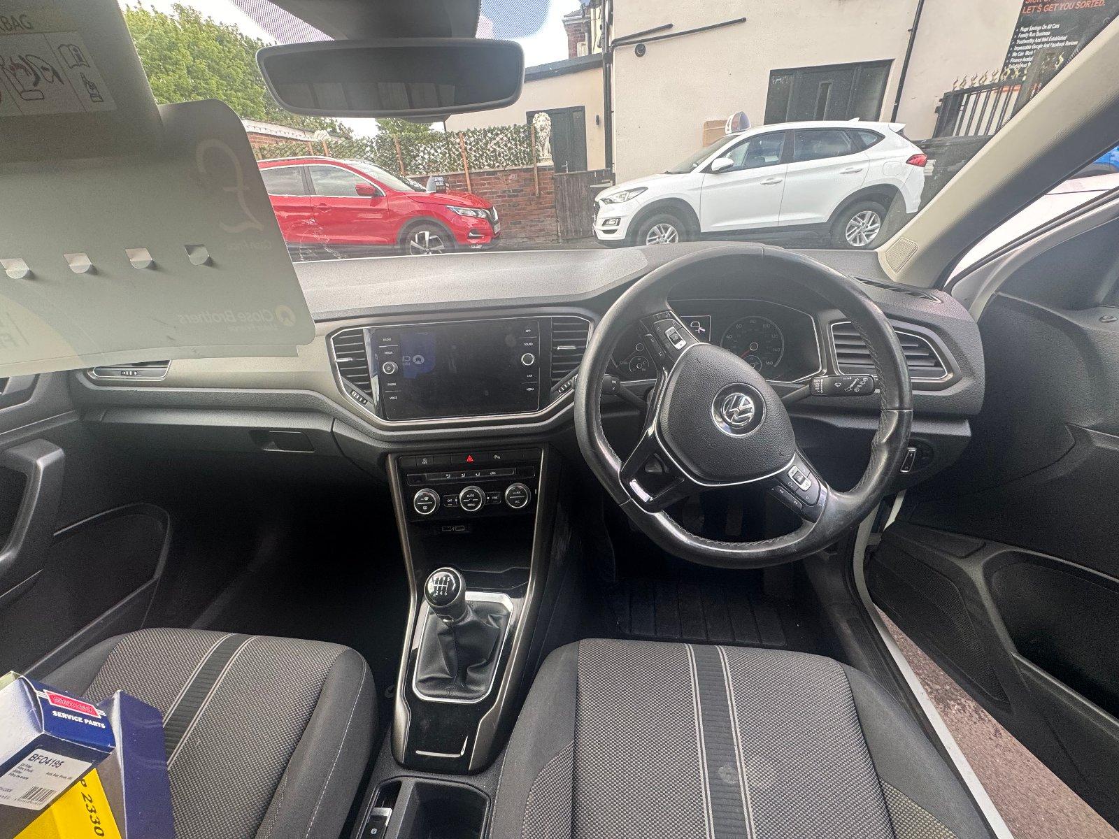 Volkswagen T-Roc - Image 3