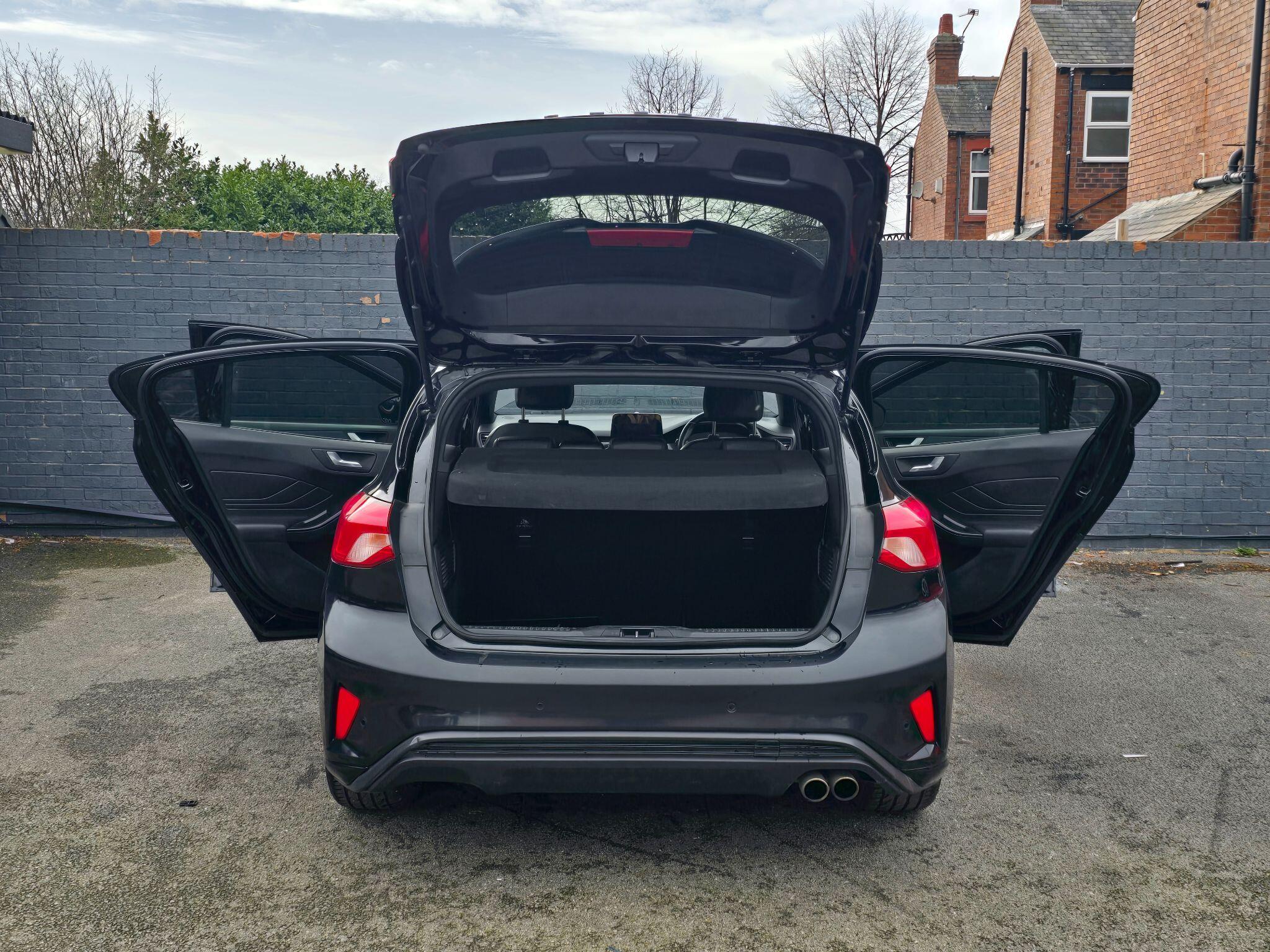 Ford Focus - Image 50