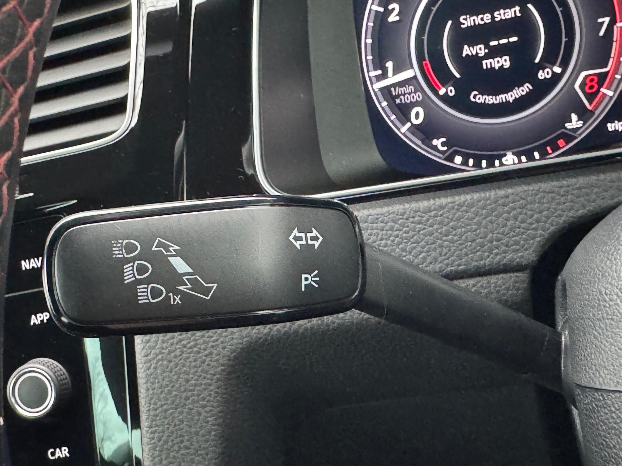 Volkswagen Golf - Image 20