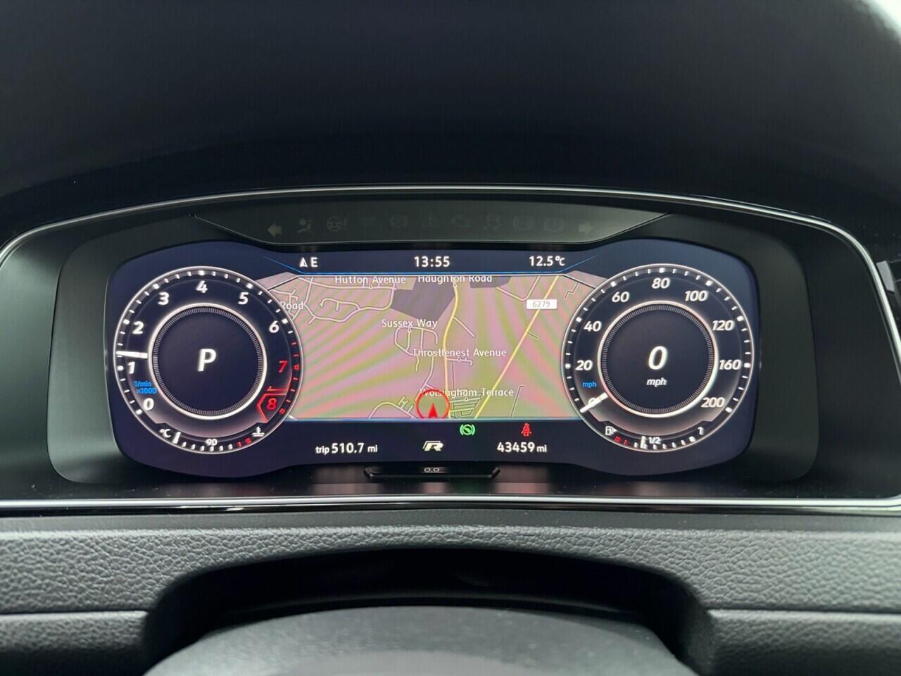 Volkswagen Golf - Image 28