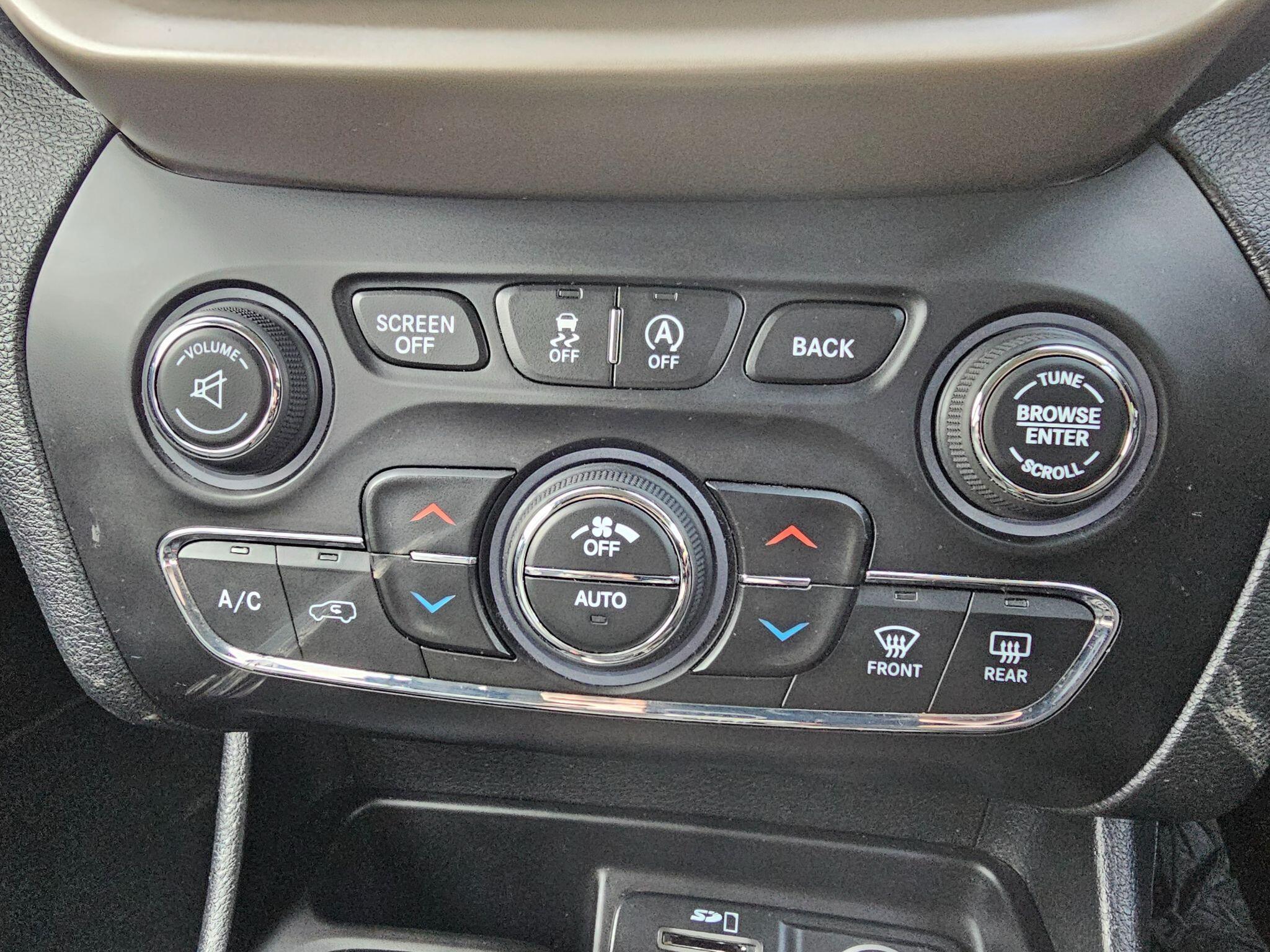 Jeep Cherokee - Image 40