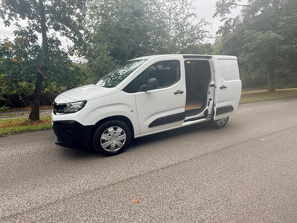 Vauxhall Combo - Image 7