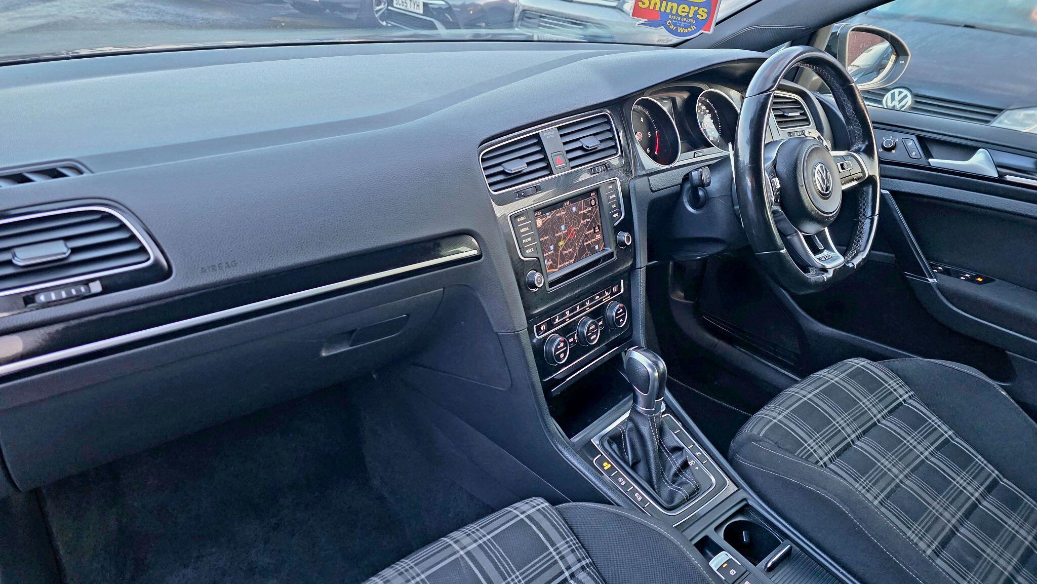 Volkswagen Golf - Image 15