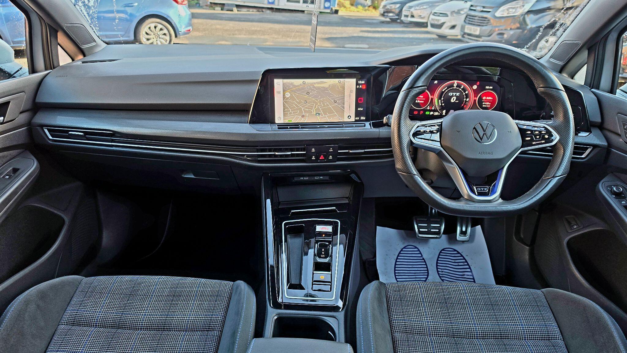 Volkswagen Golf - Image 20