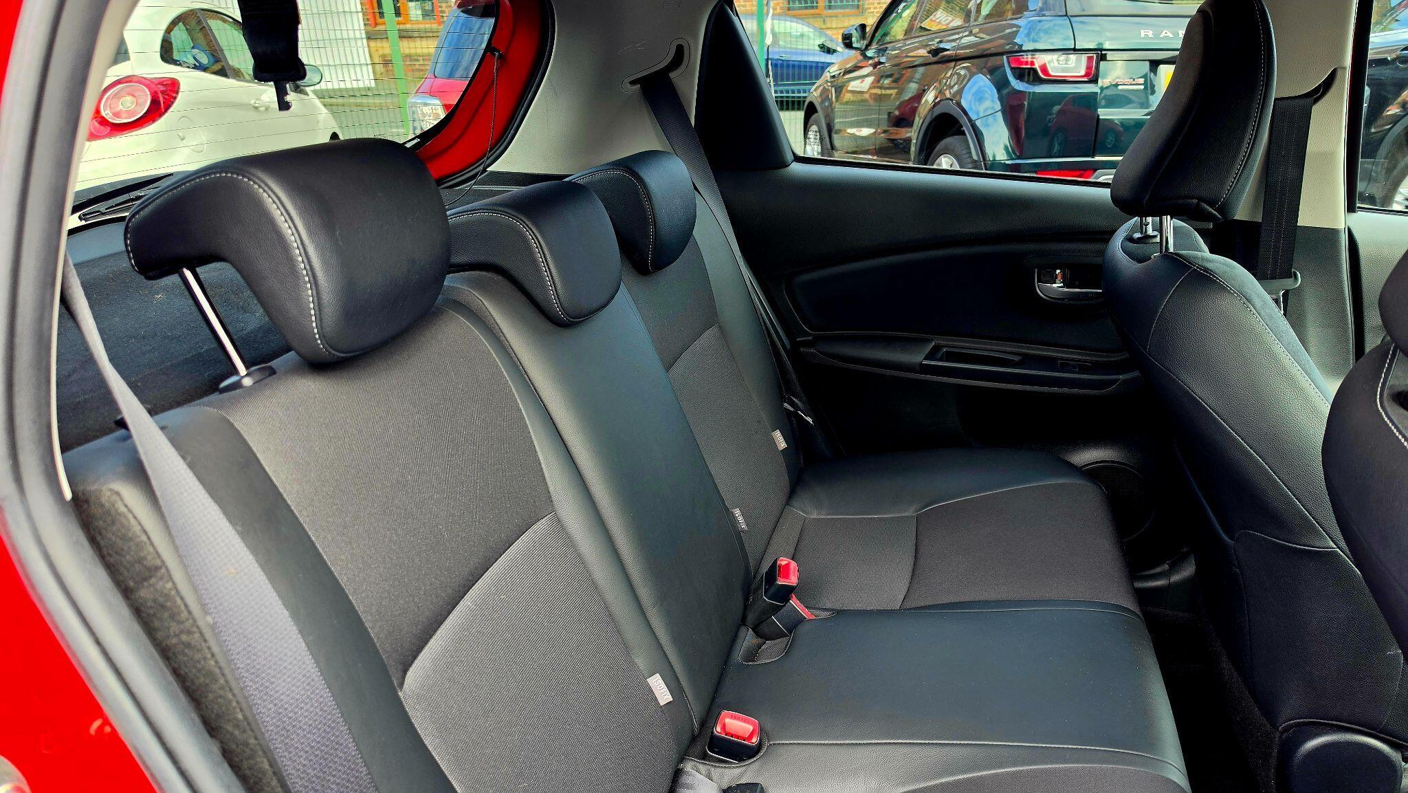 Toyota Yaris - Image 19