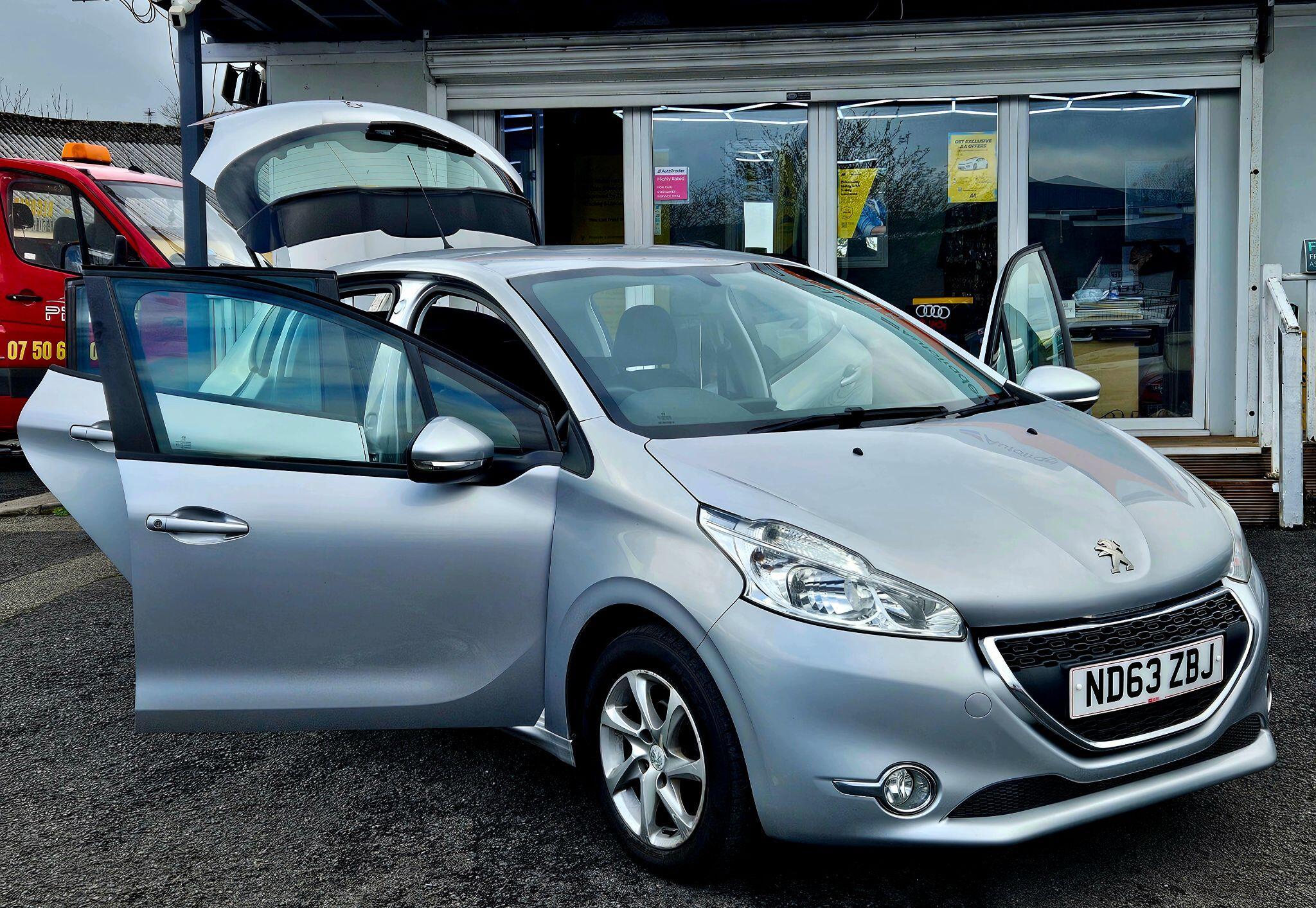 Peugeot 208 - Image 22