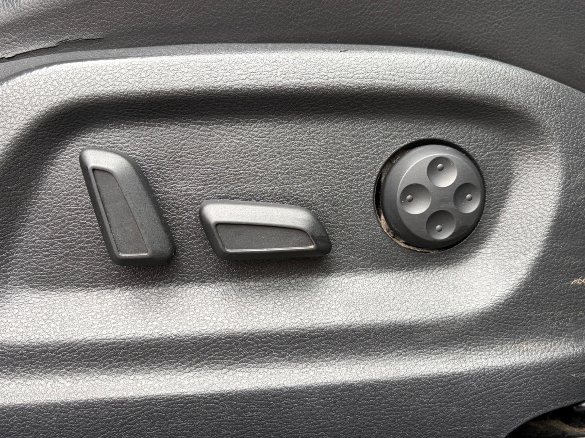 Volkswagen Tiguan - Image 20