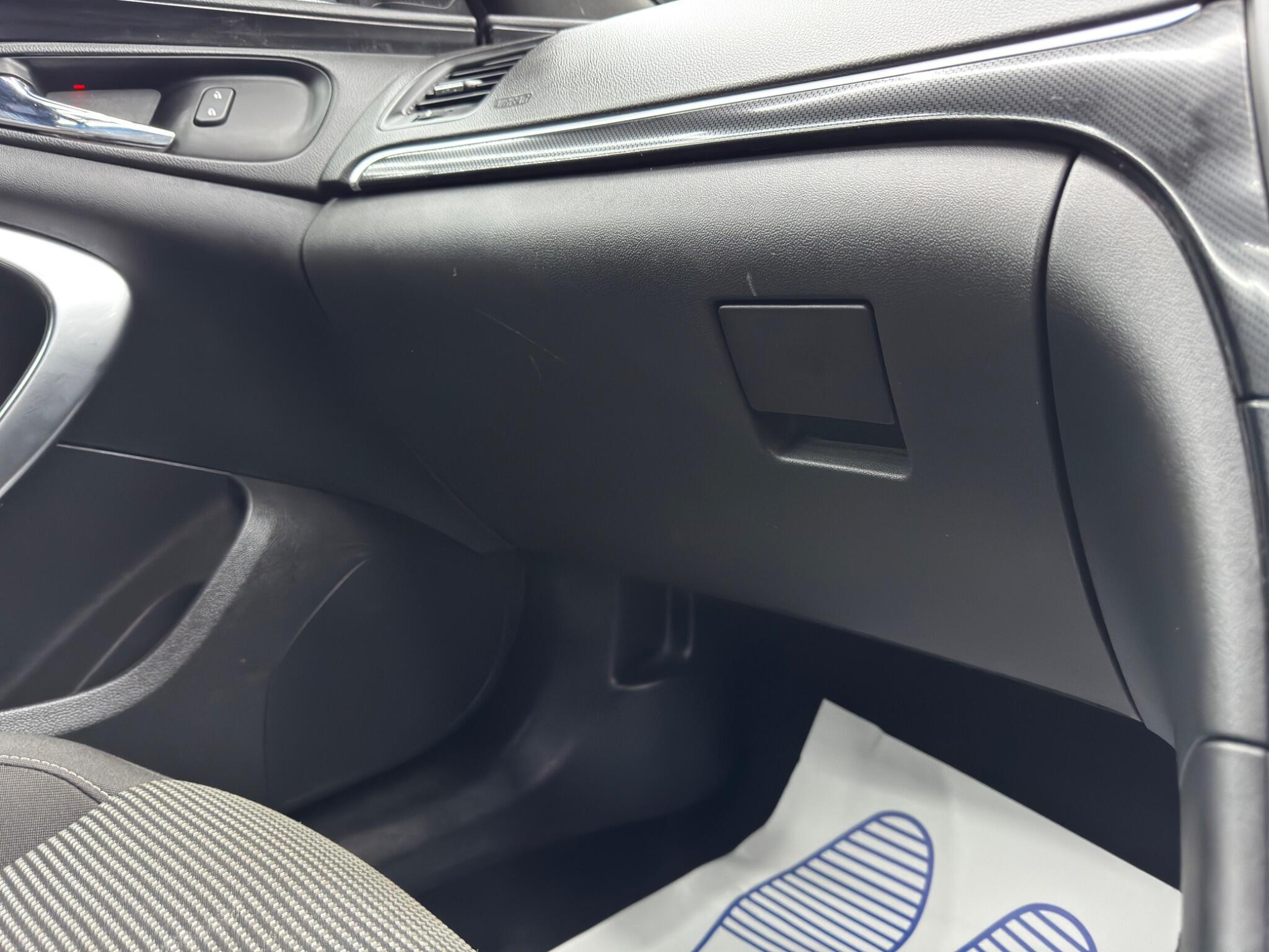 Vauxhall Insignia - Image 30