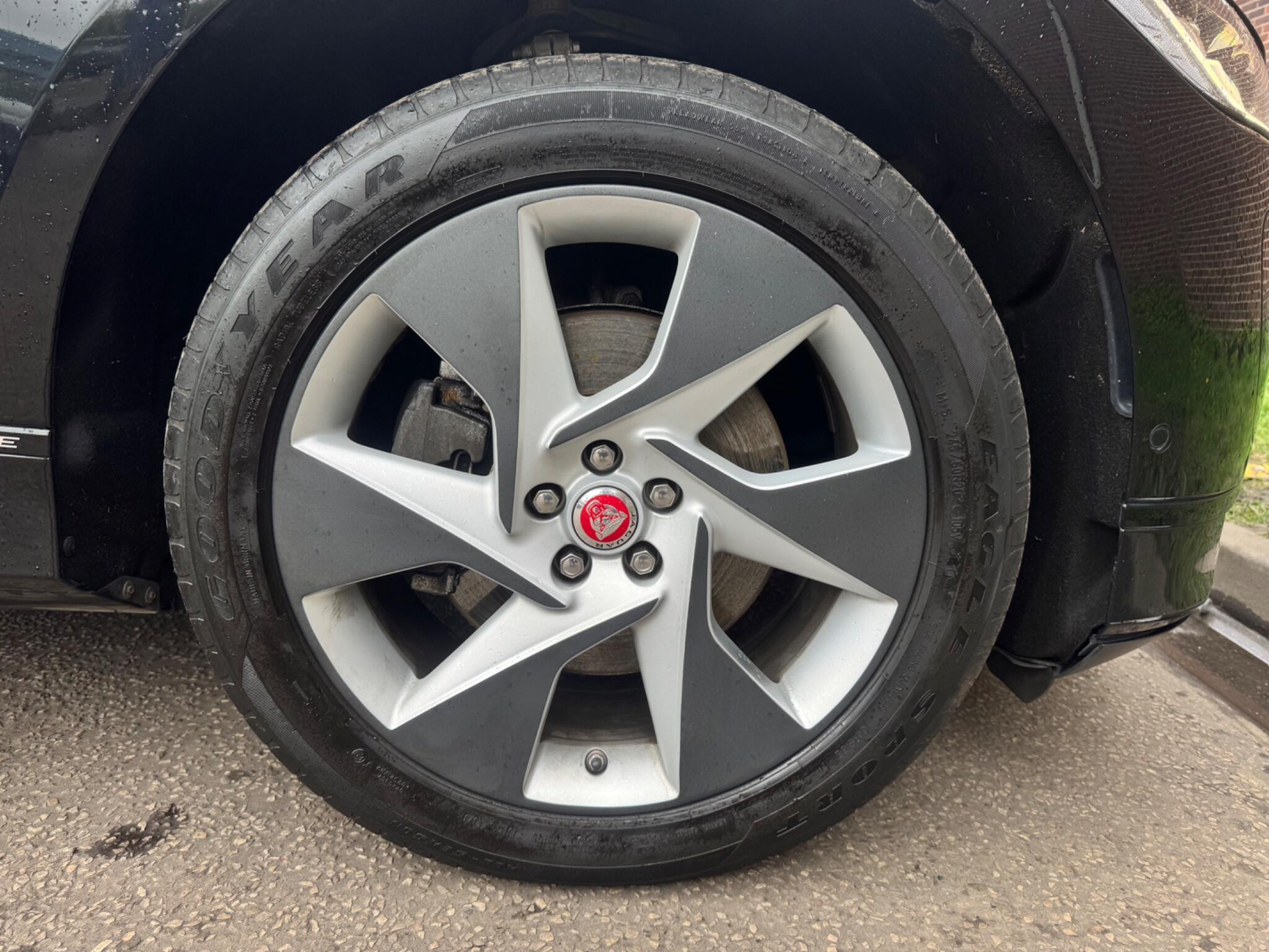 Jaguar I-Pace - Image 43