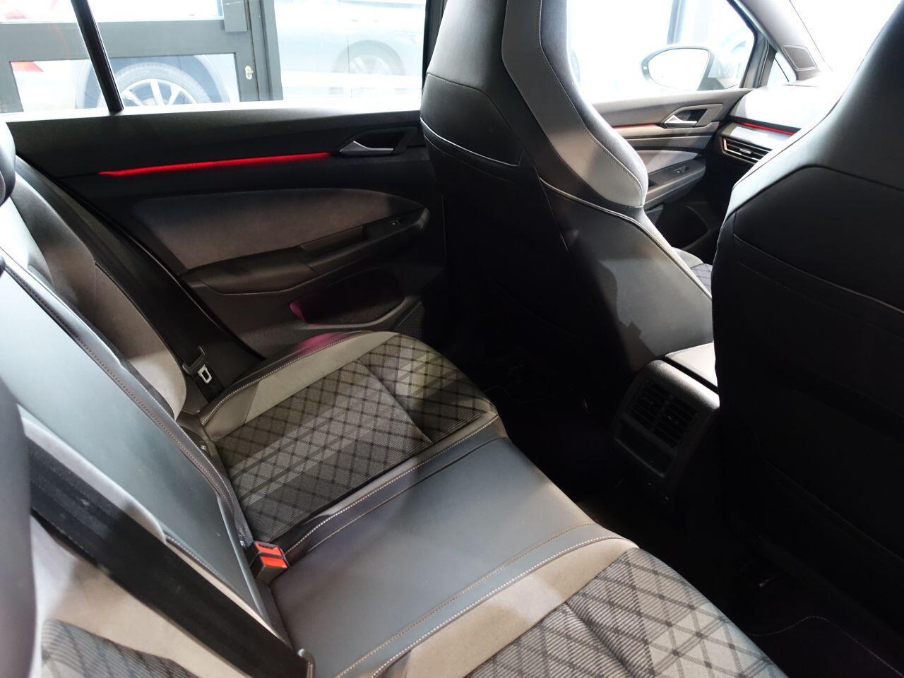 Volkswagen Golf - Image 37